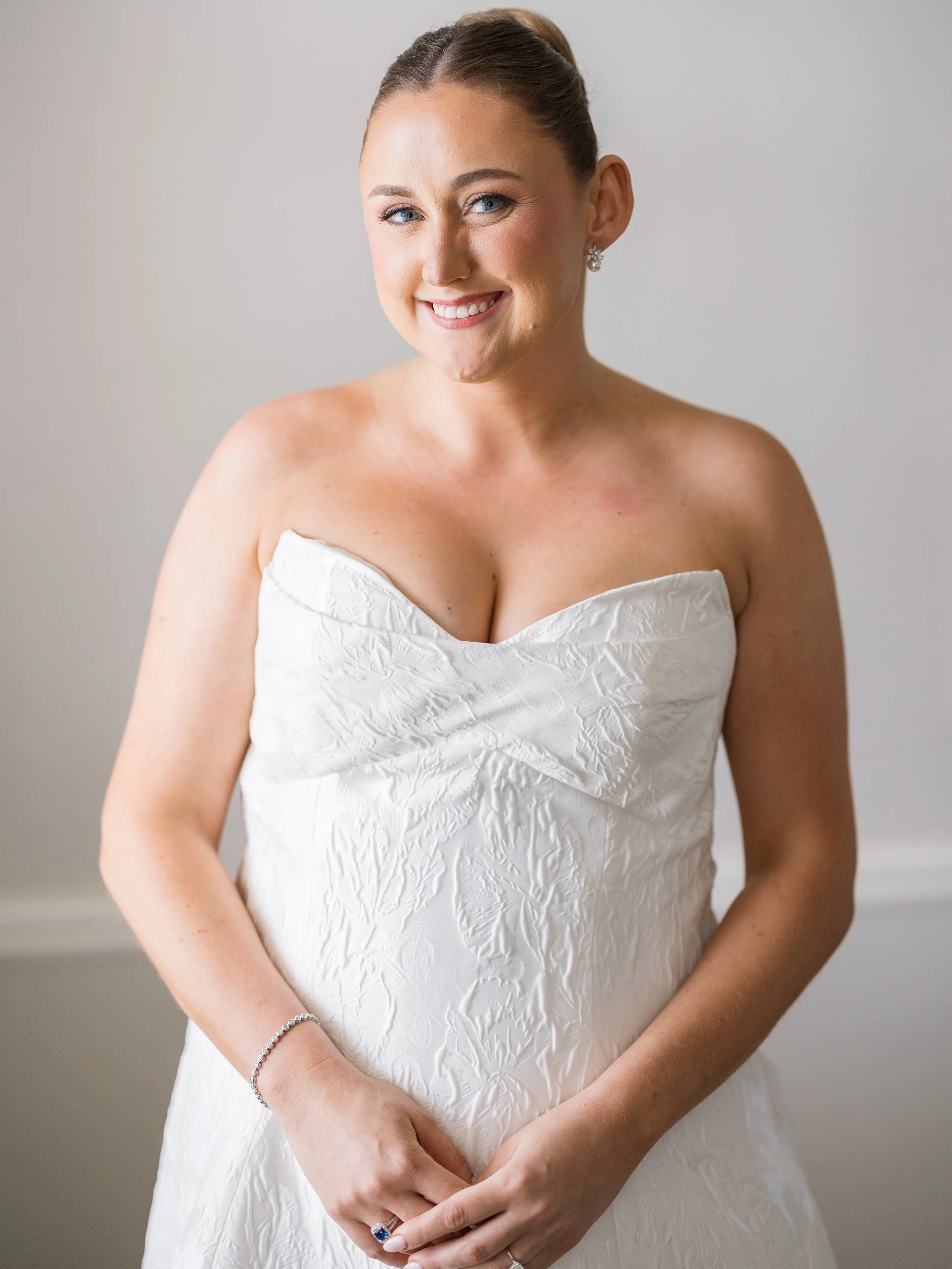 Real Urban Set Babe, Natalie, in our Michele gown from @jennyyoonyc. 

Natalie, you look absolutely perfect. Thank you for your kind words about your experience with us and congratulations on a stunning wedding! That&rsquo;s what you deserve! 

Photo