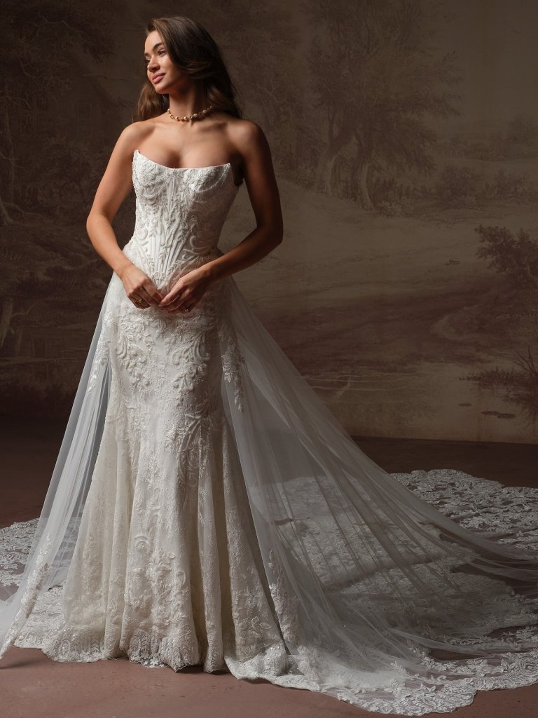 Eirawen with overskirt