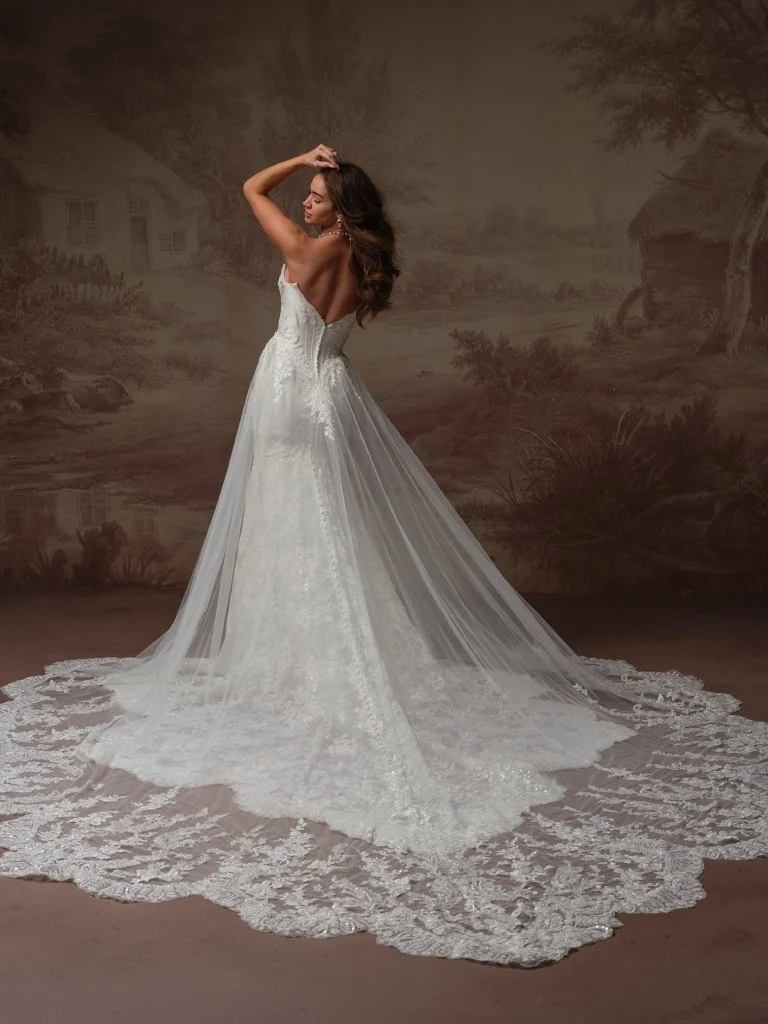 Eirawen with overskirt