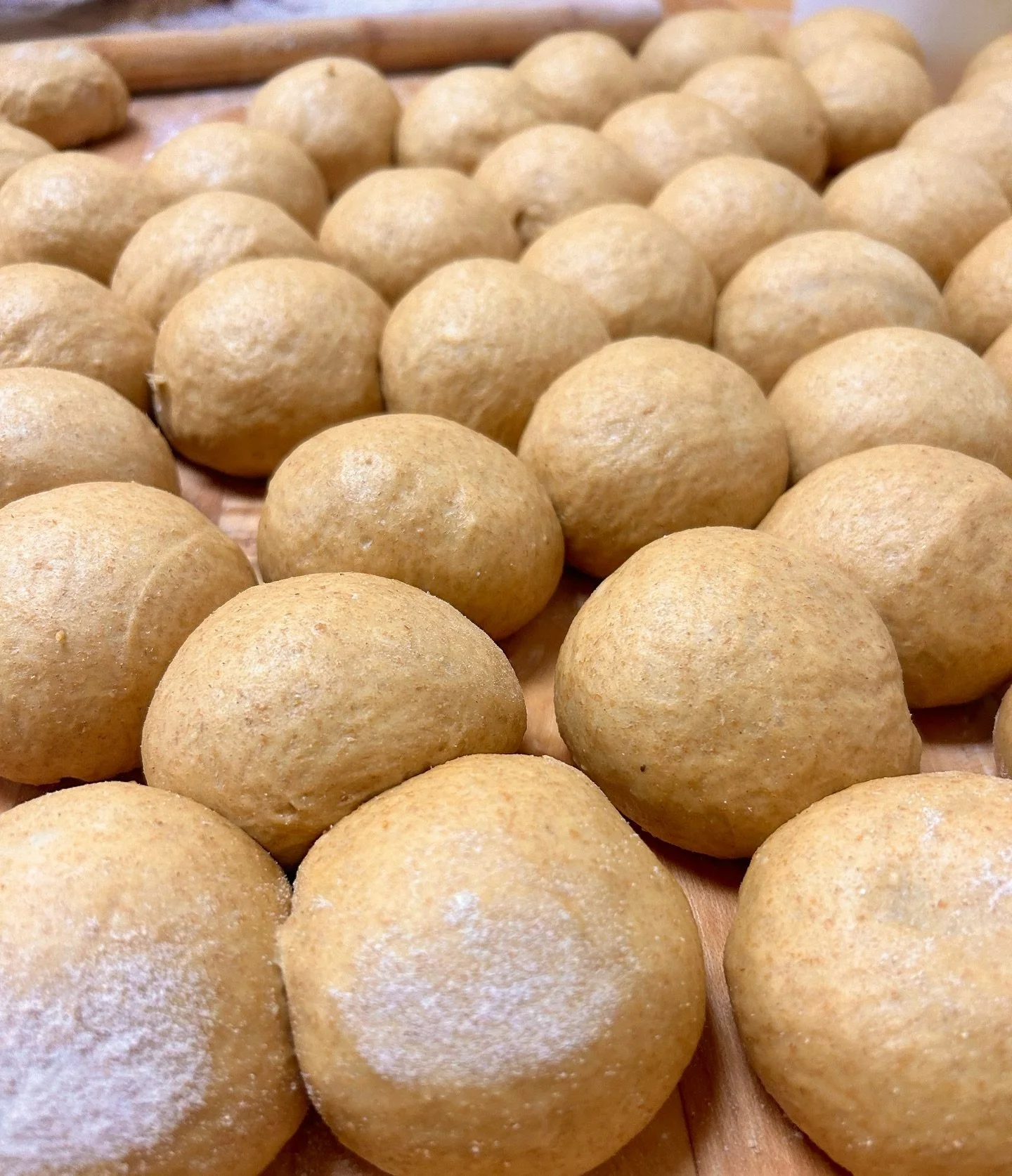 Something&rsquo;s baking! Can you guess what bread this is? 

Here&rsquo;s our schedule for this week!
Wednesday: @northridge_farmersmarket 5-9pm
Thu : Closed 🇺🇸
Fri: @sfs_swapmeet 6-11pm &amp; @lapuentelive 6-10pm
Sat &amp; Sun : Cypress College s