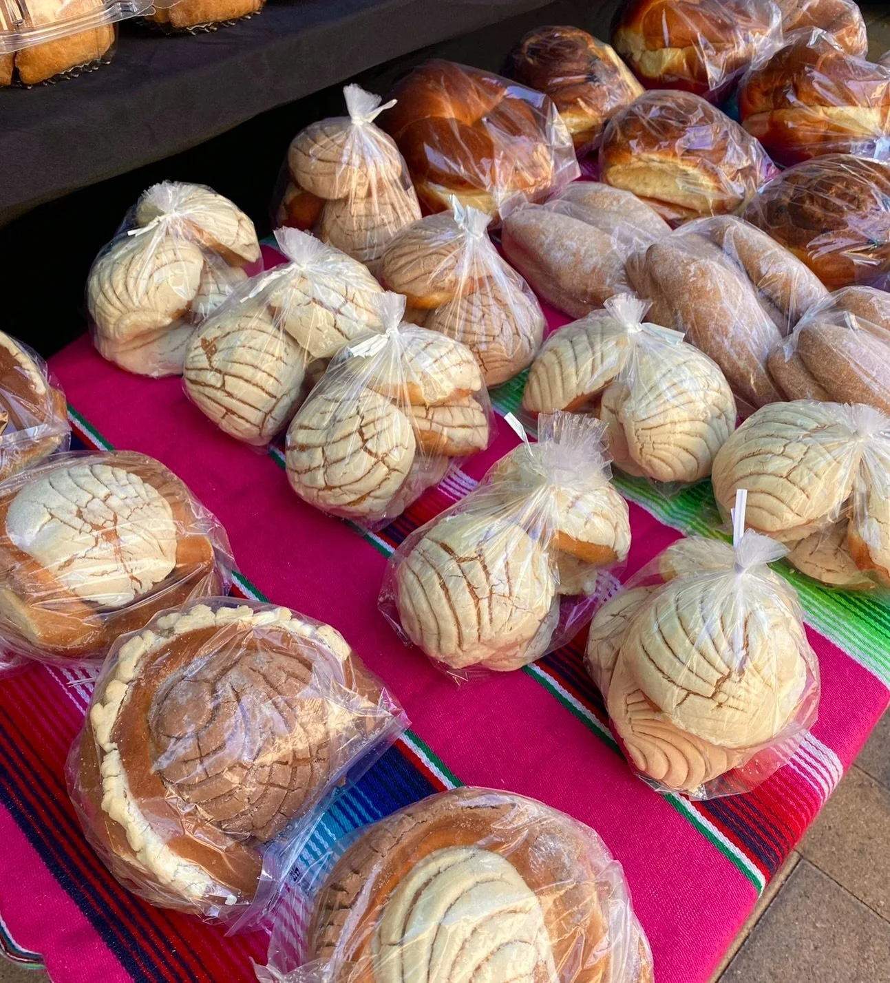 ‼️Reminder‼️ A pan dulce a day brings joy your way 🤎 Come visit us and stock up on some happiness 😋

💬Comment your favorite pan dulce below 🫶🏼

🏷️
#socaleats #pandulce #losangeles #oc #smallbusiness #panaderia #latinxheritagemonth #laoceats #po