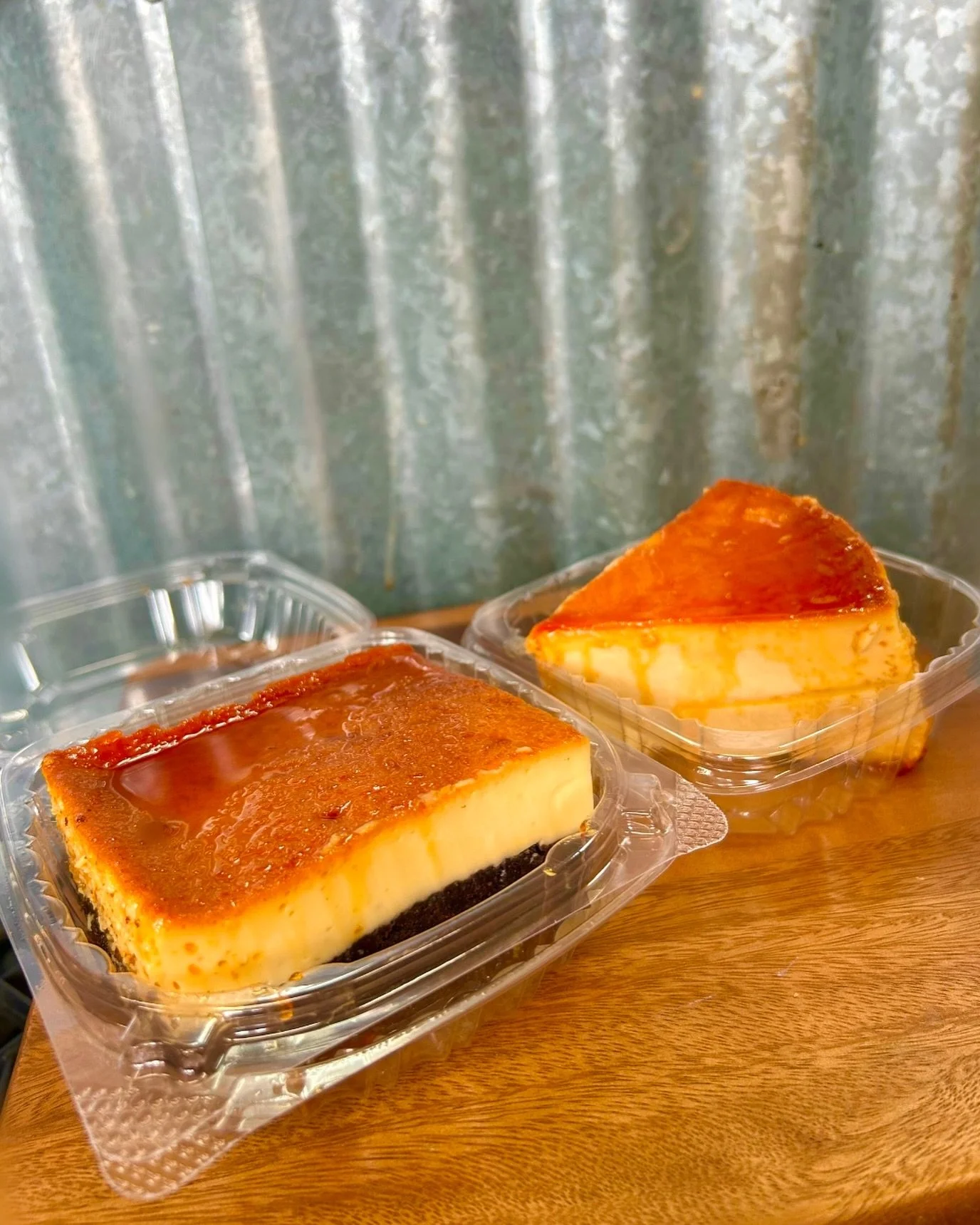 🎄The holidays are here, and that means it&rsquo;s flan and chocoflan season! 
Are you #TeamFlan or #TeamChocoflan? 🍮🍫 

💬 Drop a 🍮 for classic flan or a 🍫 for rich chocoflan in the comments!

PS: You can also order whole flan and chocoflan for 