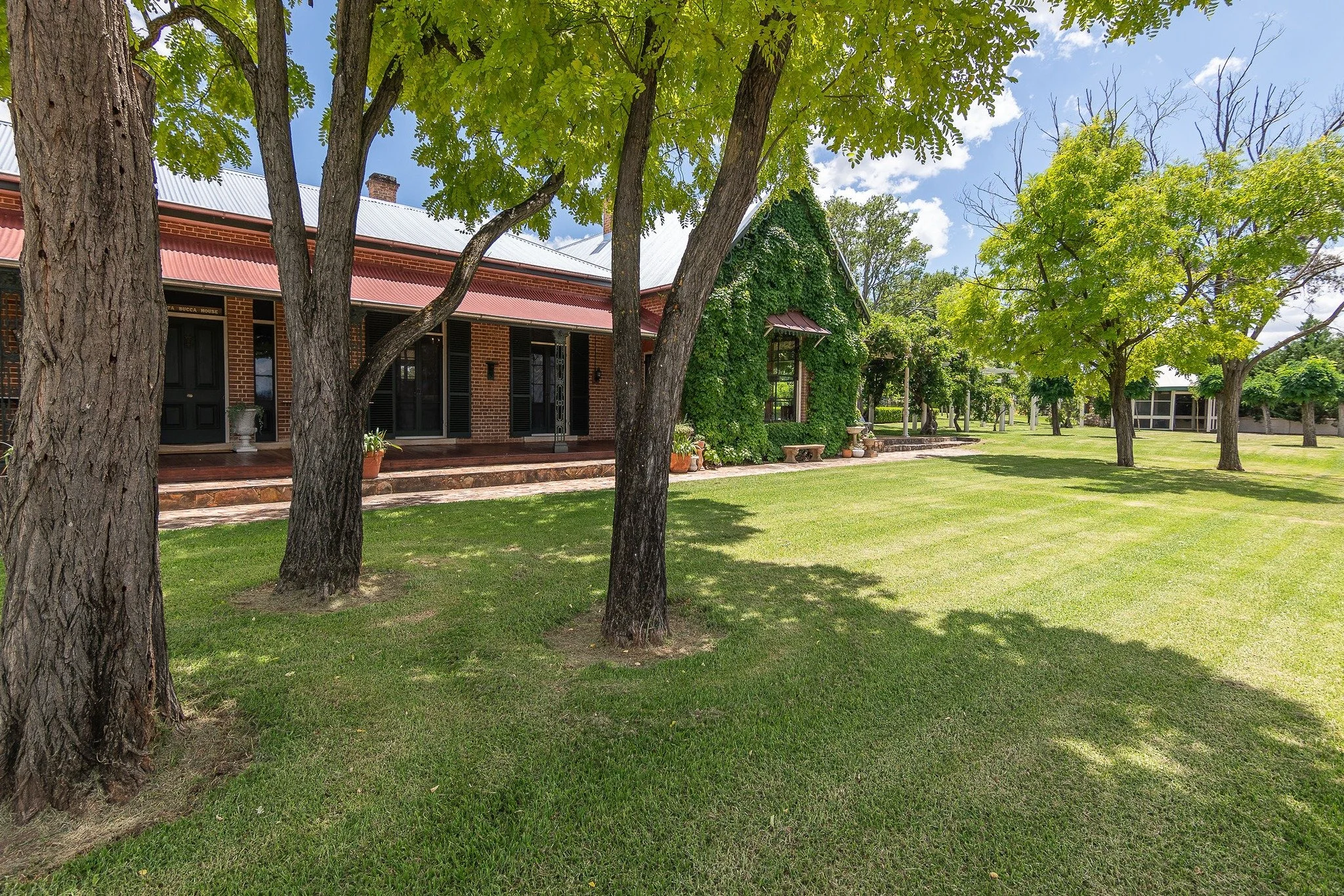 We have many fun hidden corners for Santa to play his magic in our gardens or for families to take some beautiful family portraits this holiday season. Still looking for a spot to shoot some Christmas photos? DM us for rates &amp; location booking 

