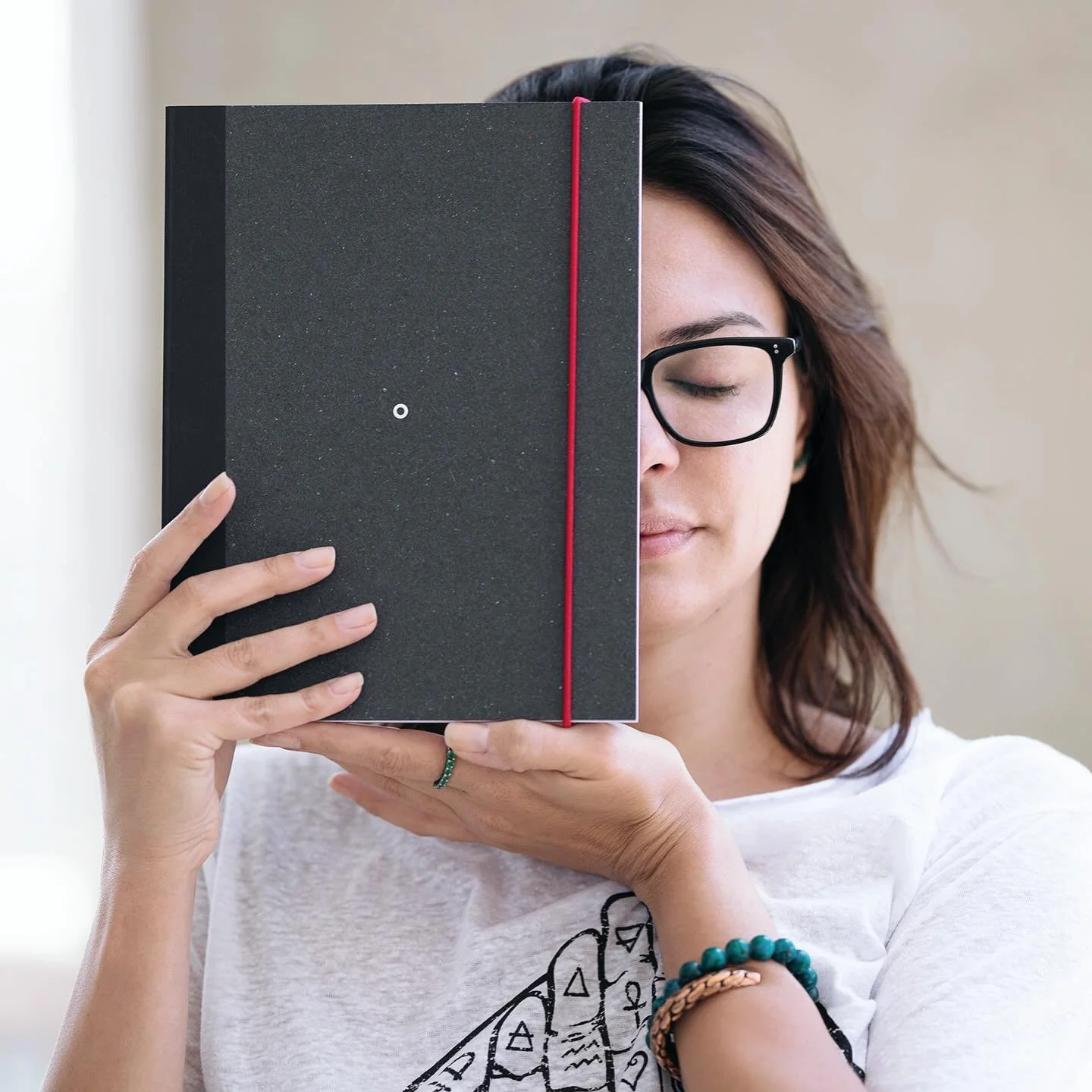 Comece o ano com a paz que s&oacute; a Anal&oacute;gica pode te proporcionar. 

At&eacute; o final do ano (31/12/2023) na compra de um Livro das A&ccedil;&otilde;es voc&ecirc; receber&aacute; dois planners lindos pra vc presentear e organizar sua vid