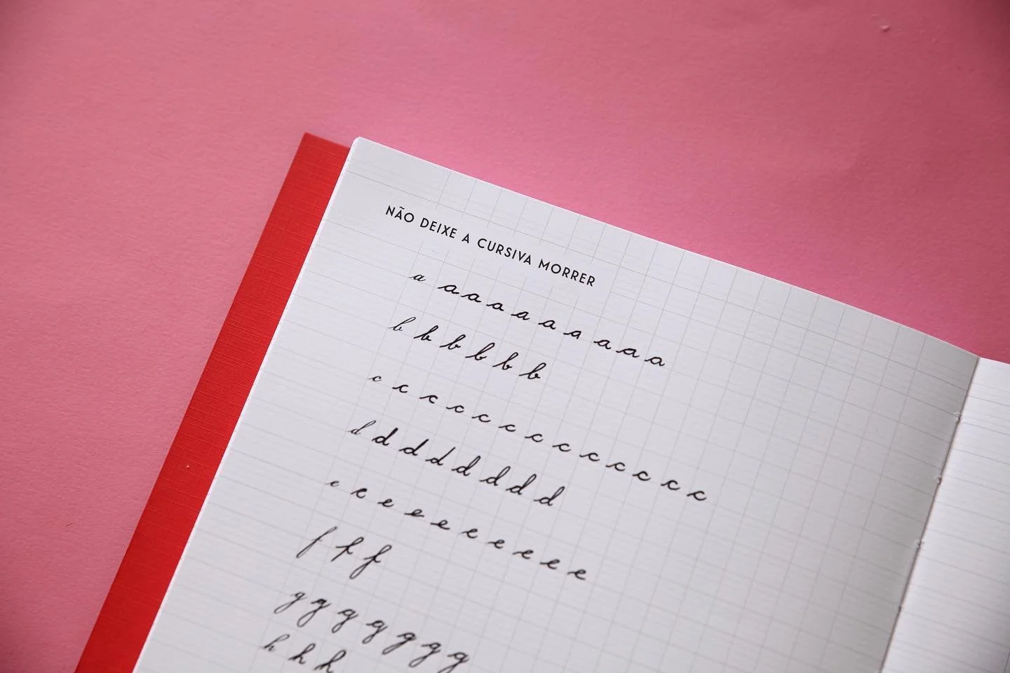 Aconte&ccedil;a o que acontecer, em 2022, n&atilde;o deixe a cursiva morrer. Drible o digital e explore o melhor do humano que h&aacute; em voc&ecirc;. Ali&aacute;s, voc&ecirc; j&aacute; est&aacute; com tudo a postos para conquistar seus sonhos deste