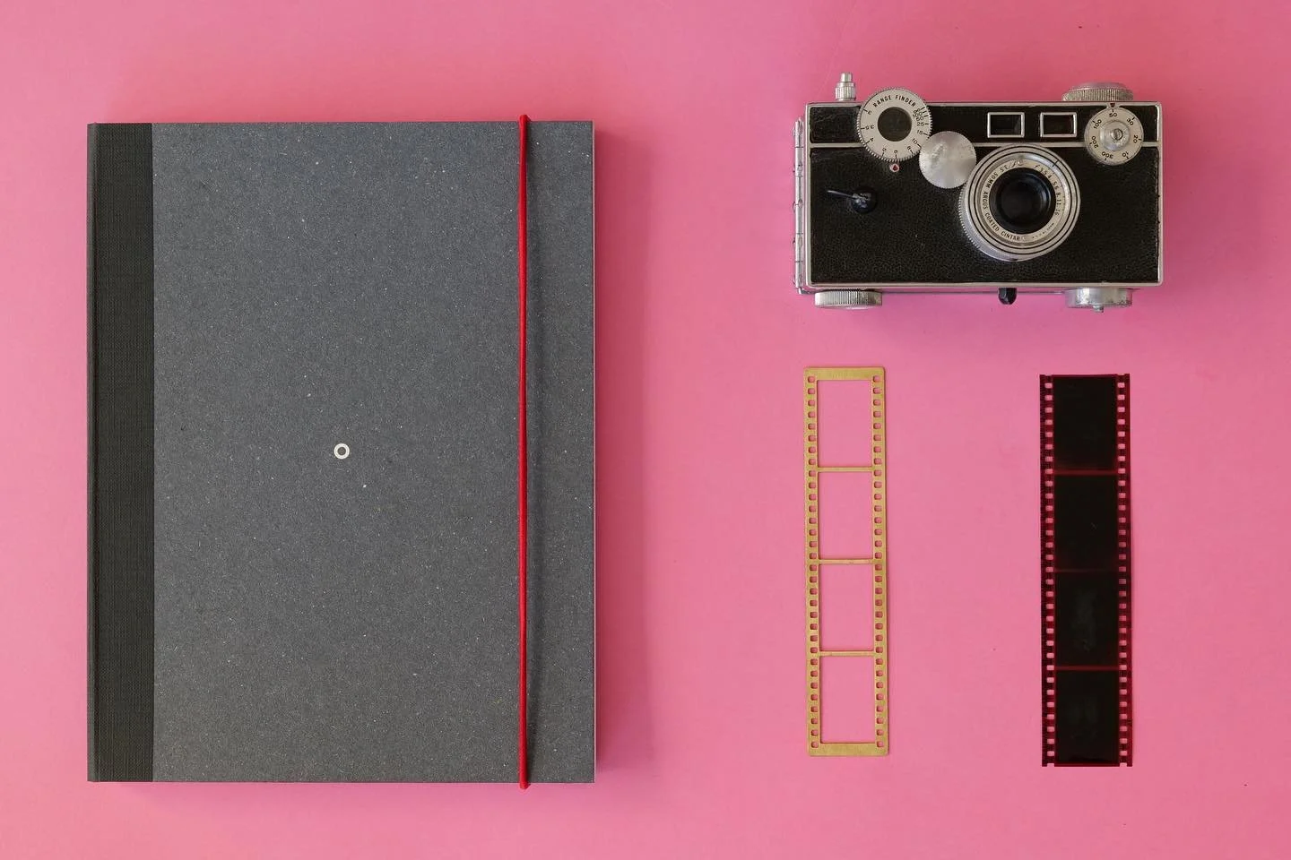 J&aacute; viram o Kit Vintage? Vem um planner O Livro das A&ccedil;&otilde;es e dois marcadores/r&eacute;gua feitos &agrave; m&atilde;o e lindos de morrer. Corre l&aacute; que eu fiz uma promo&ccedil;&atilde;o de lan&ccedil;amento. 🤓