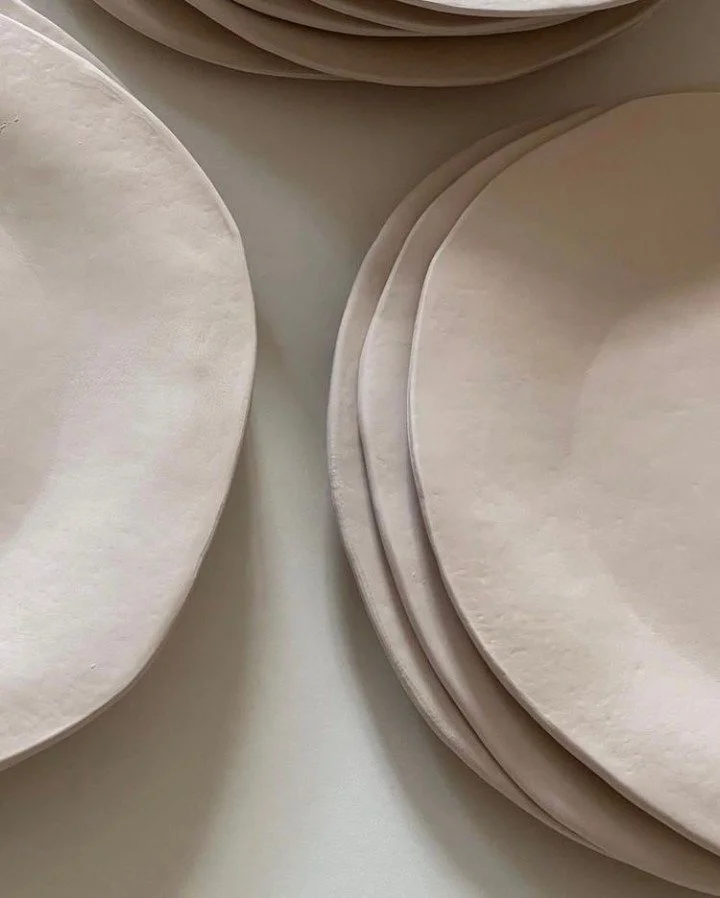 PICK YOUR PLATE 
Setting the table sets the tone. It's what you use everyday to nourish and enjoy -- just like your relationship.

Work with a designer to select beautiful quality items you will treasure. Heirloom quality items or just really good st