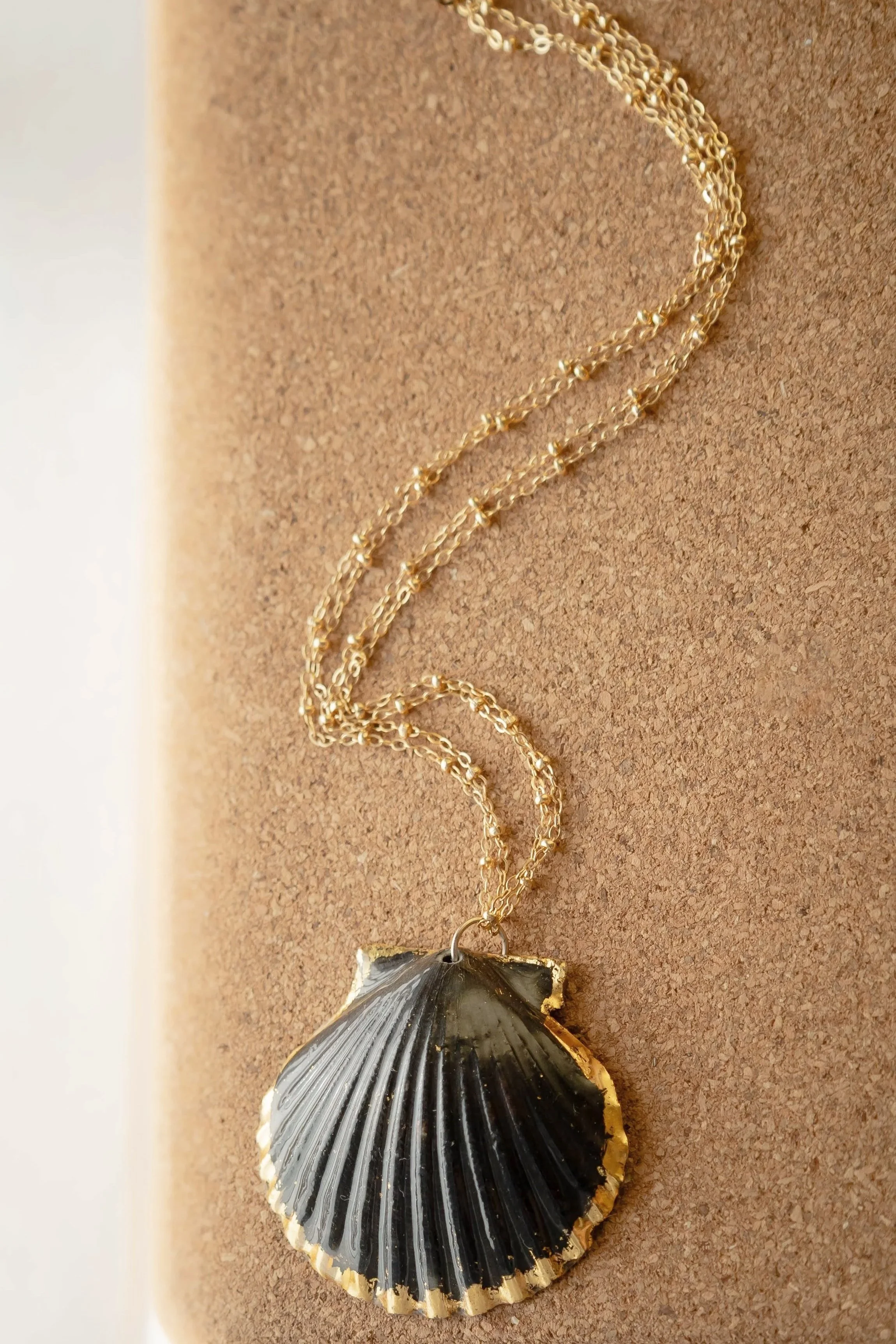 blackandneatgoldpendant-3.jpg