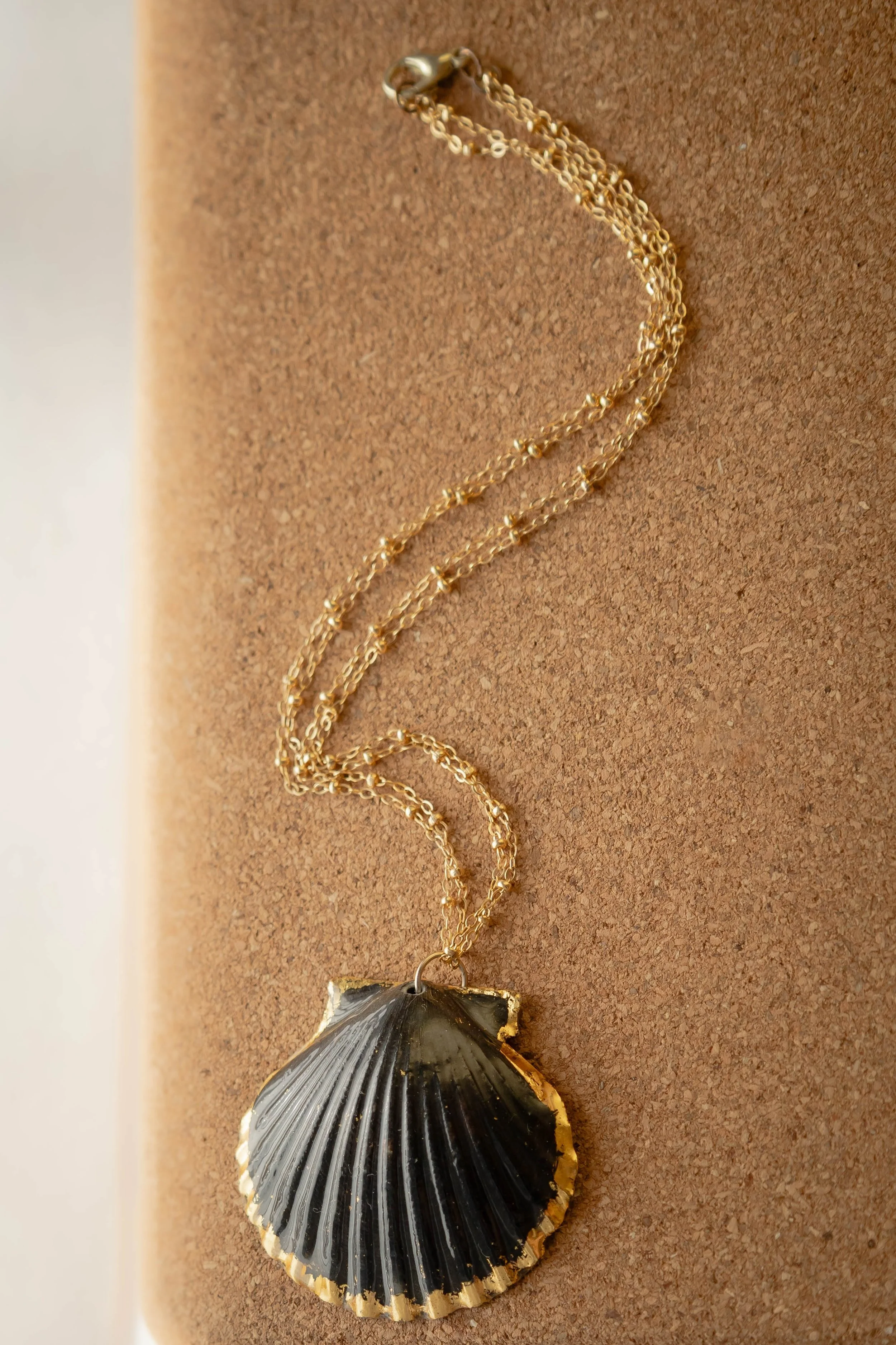 blackandneatgoldpendant-3.jpg