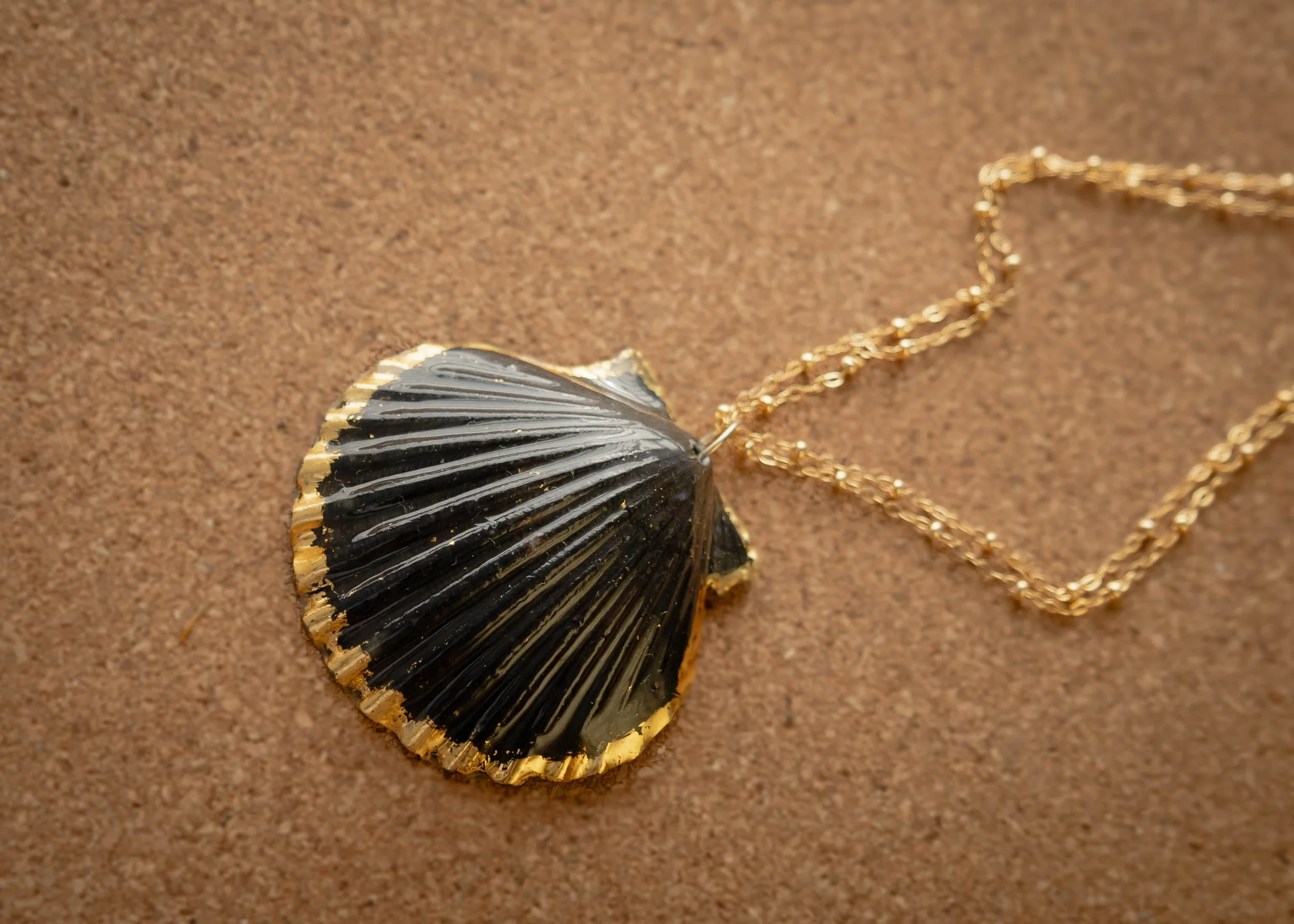 blackandneatgoldpendant-2.jpg