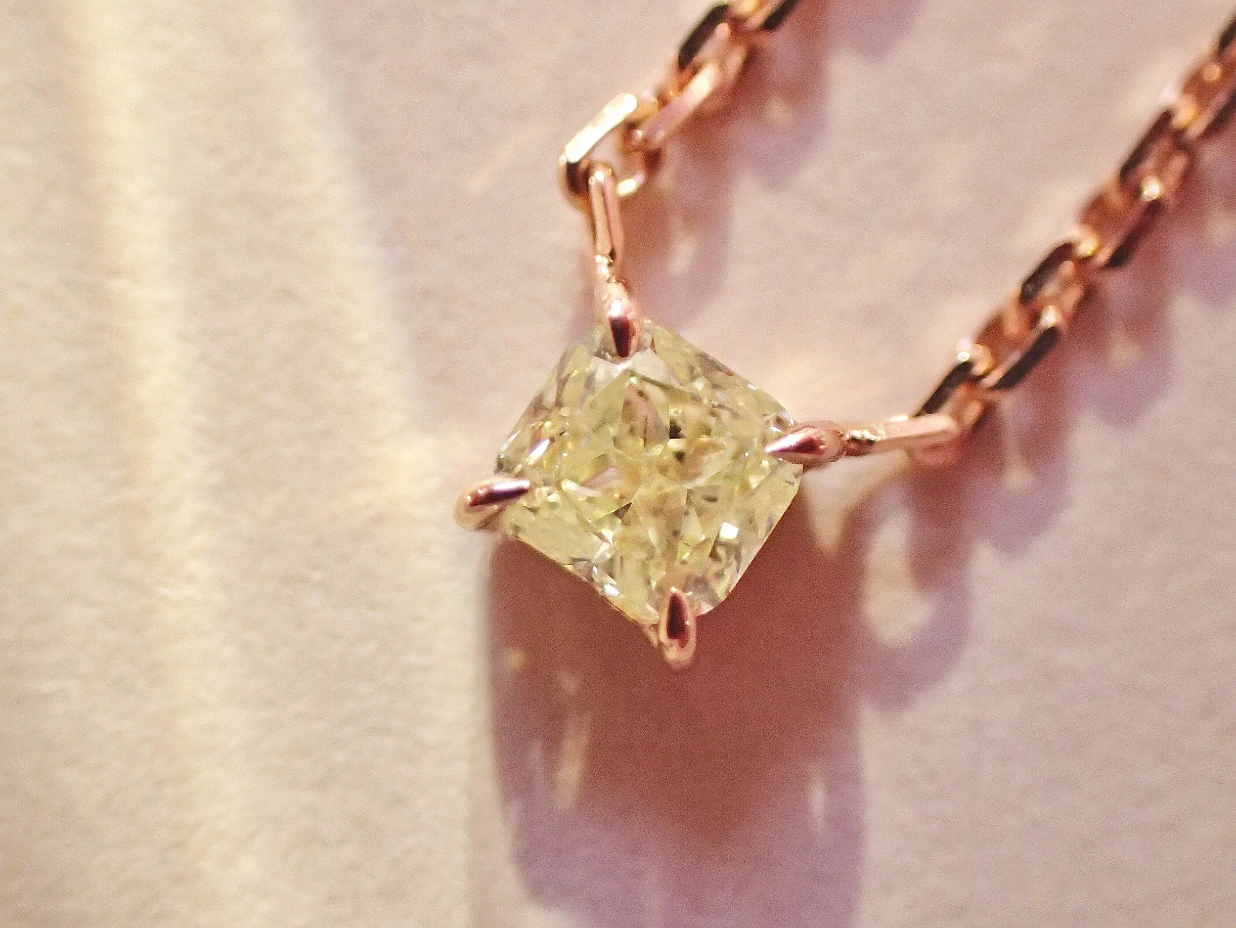 Collier diamant jaune et or 18 carats.JPG