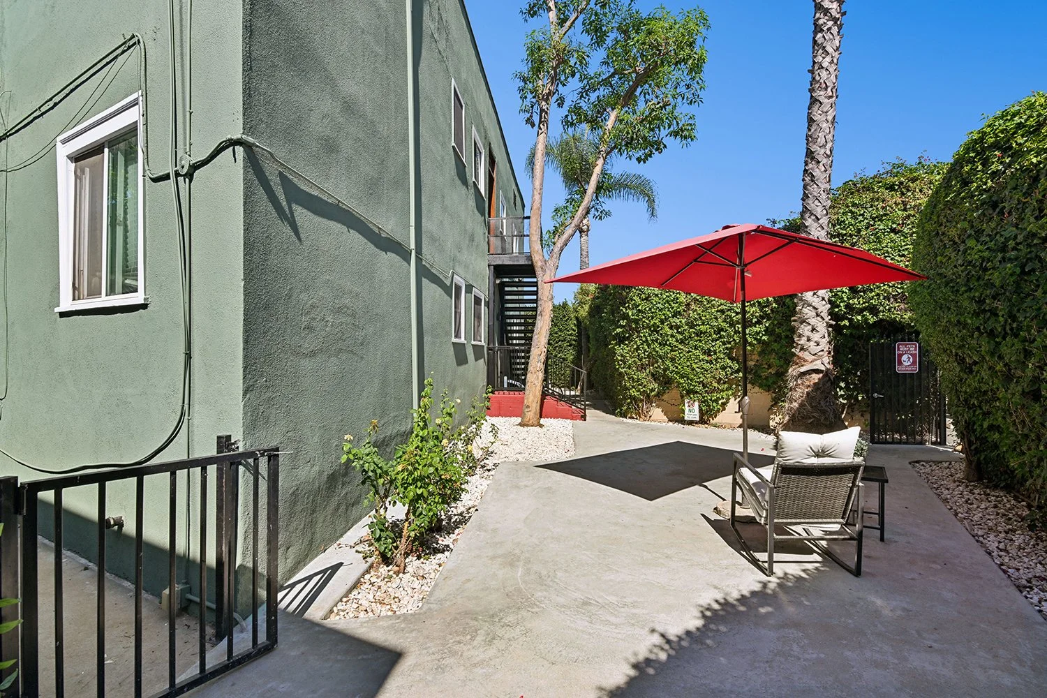 Cahuenga Exterior courtyard with seating and umbrellas. 