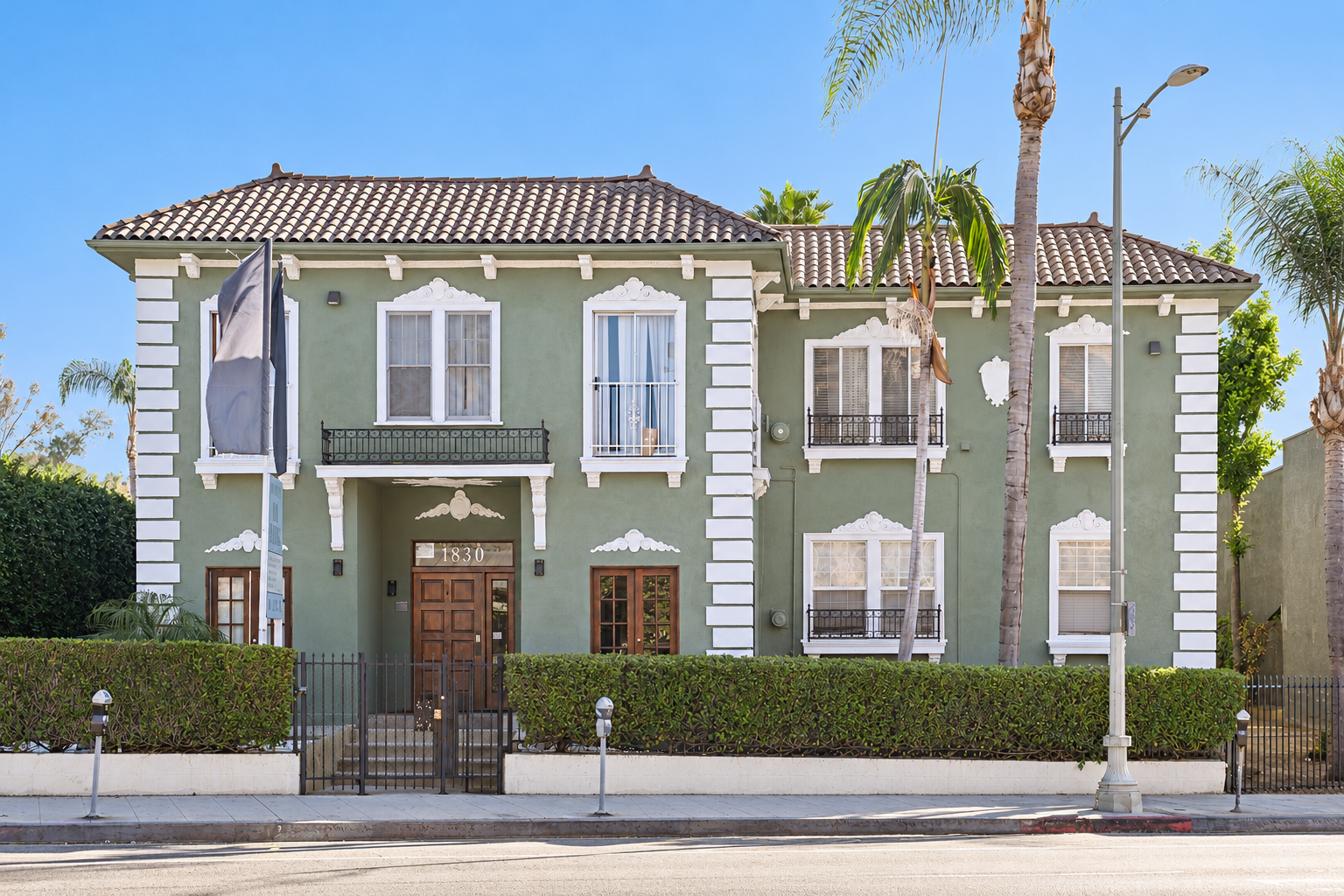 Charming Exterior of Cahuenga Apartments in Hollywood, CA 