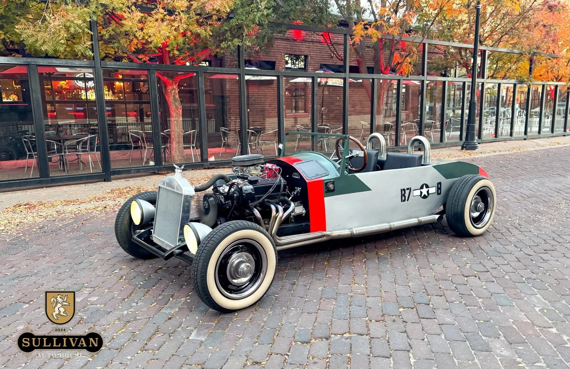 1933 Ford Custom Roadster
