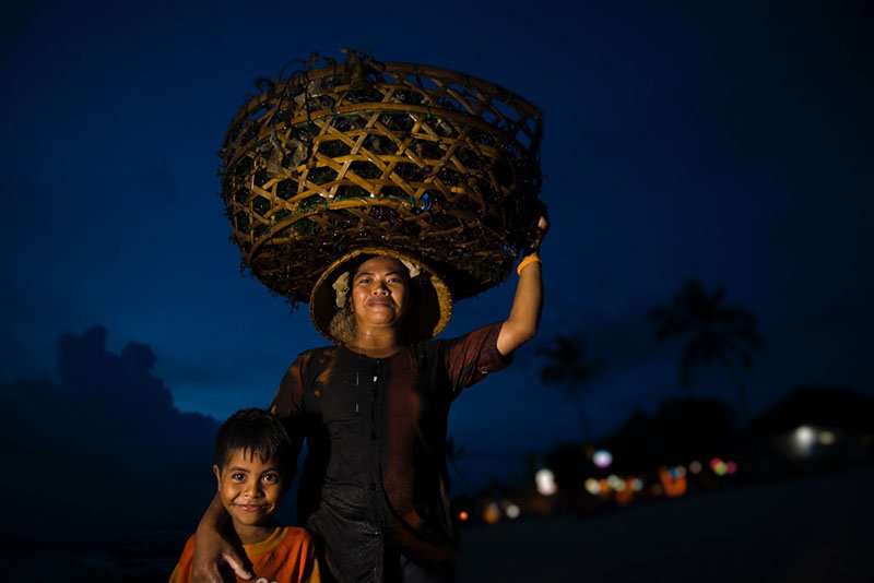 Seaweed farmers in Indonesia (Photo by Carol Da Riva)