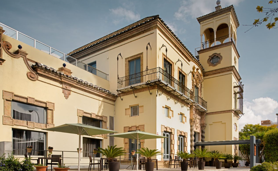 Exterior of Hotel Ciudad de Sevilla