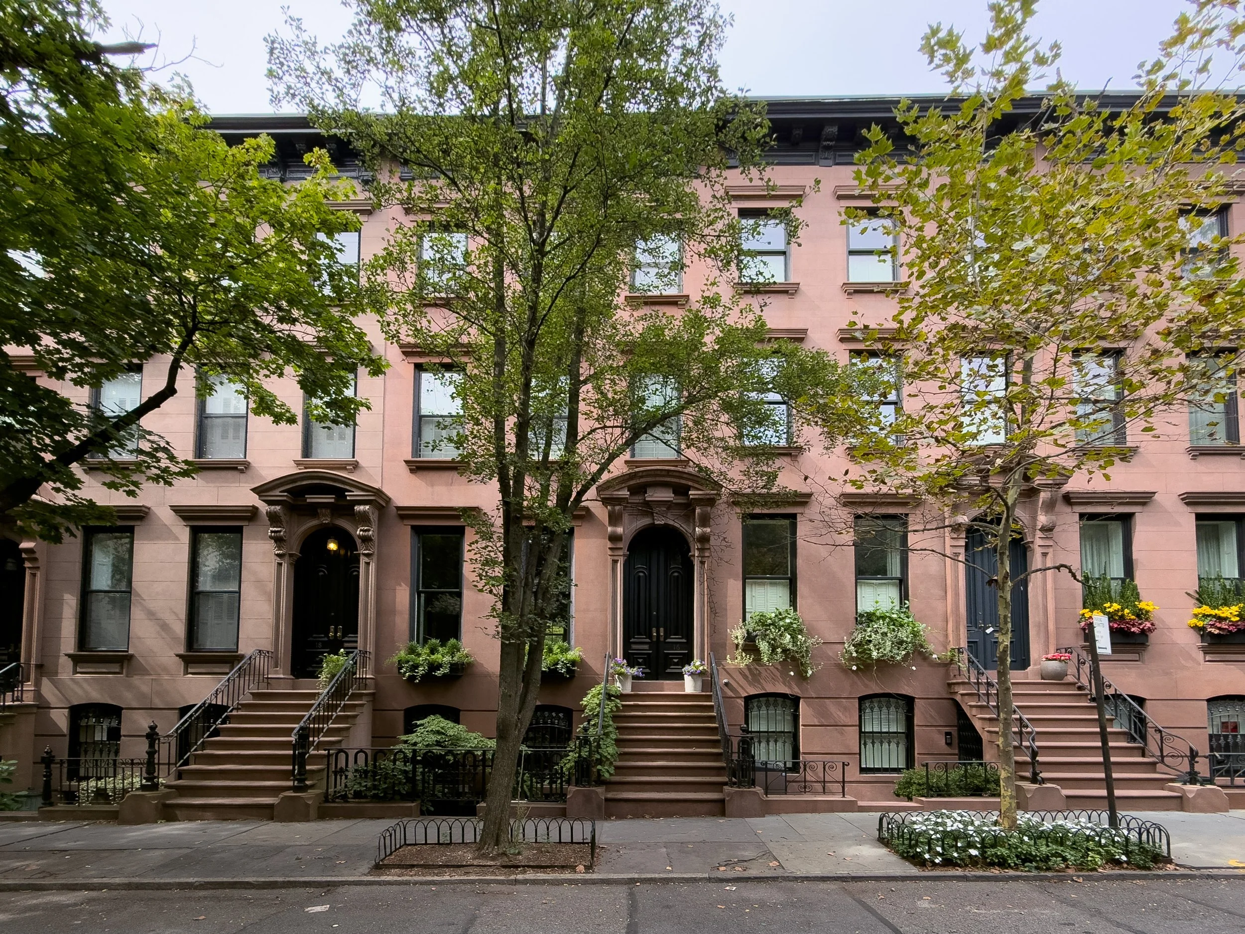 Brownstone residential buildings in Brooklyn Heights, Brooklyn, New York, NYC, reflecting the neighborhood’s historic housing stock and preserved architectural character.