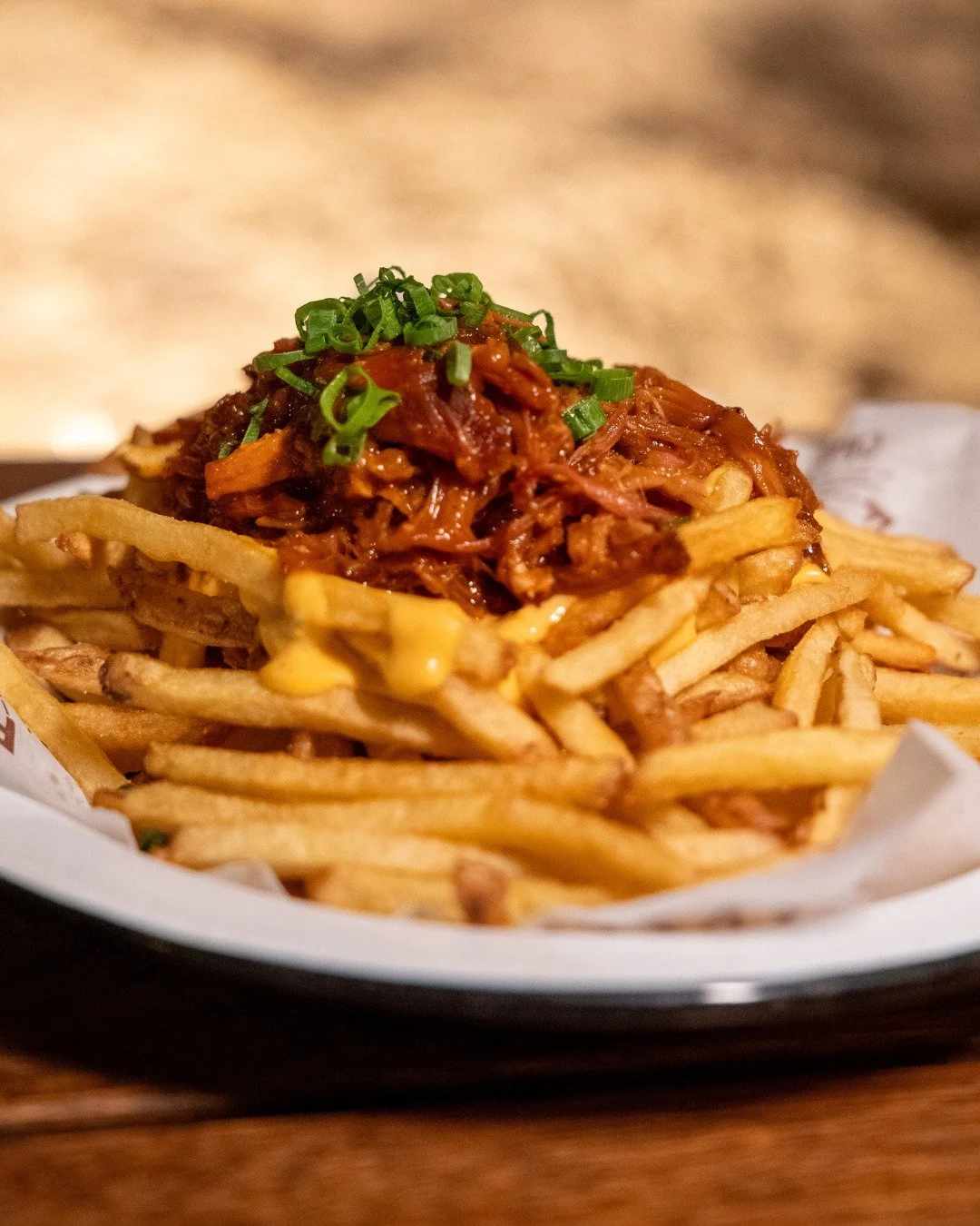 🔥 Uma combina&ccedil;&atilde;o irresist&iacute;vel pra quem ama sabor de verdade!

A batata com creme de queijo e costelinha defumada &eacute; daquelas pedidas que chegam &agrave; mesa roubando a cena &mdash; crocante, cremosa e com aquele toque def