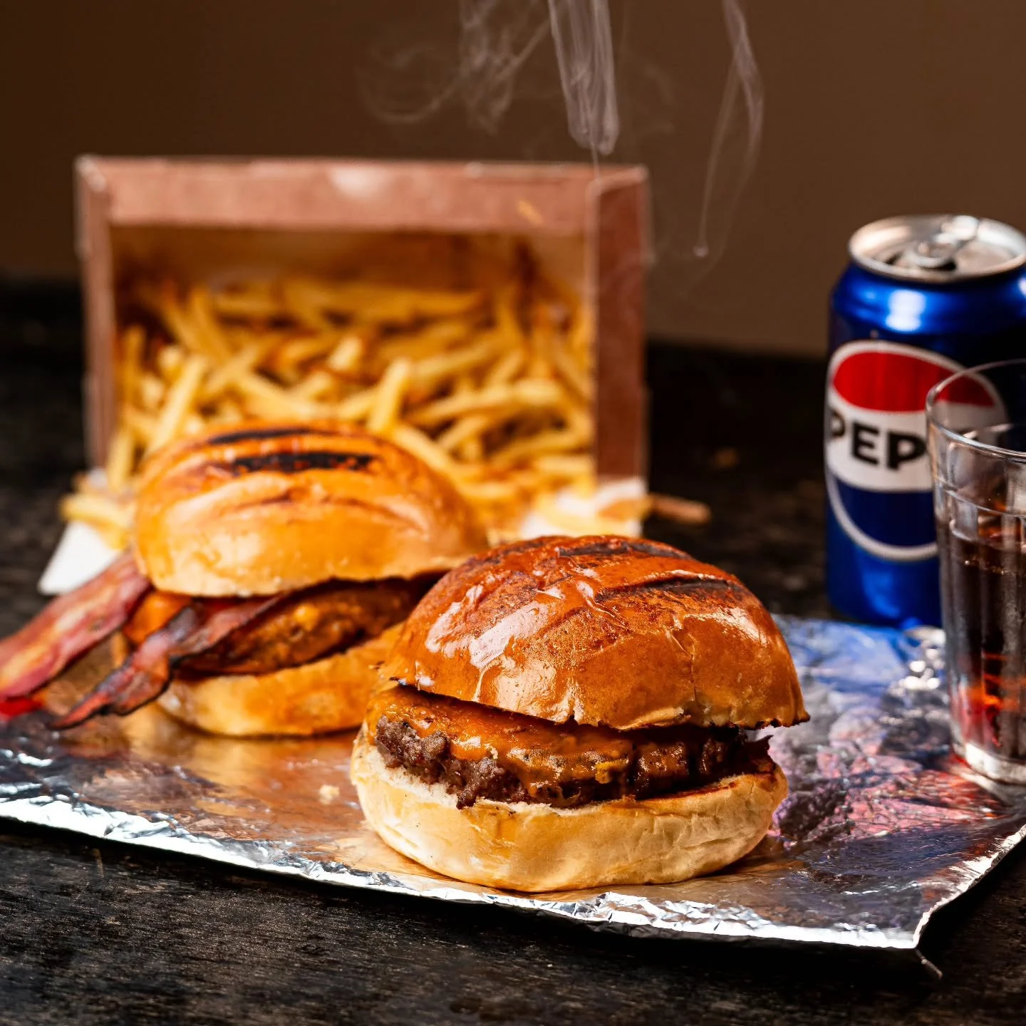 A noite de quarta-feira pede sabor e praticidade! 🤠

Que tal um sandu&iacute;che da Fazenda, com fritas crocantes e refrigerante gelado, entregue direto na sua casa?

Pe&ccedil;a agora pelo iFood e transforme sua quarta em uma experi&ecirc;ncia deli