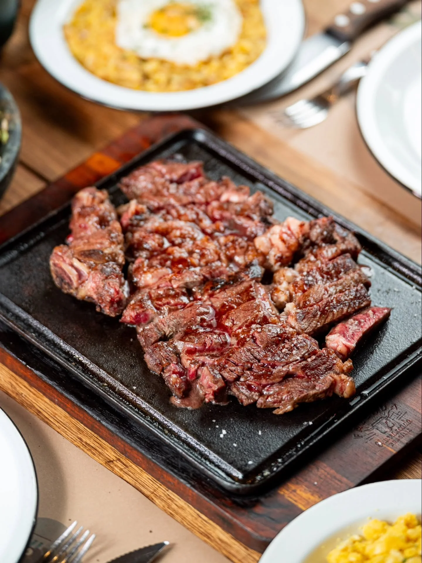 Quarta-feira com jeito de experi&ecirc;ncia completa na Fazenda Churrascada! 🤠

O protagonista de hoje &eacute; o nosso short rib, um corte cheio de sabor, maciez impressionante e aquele toque de brasa que transforma qualquer refei&ccedil;&atilde;o 