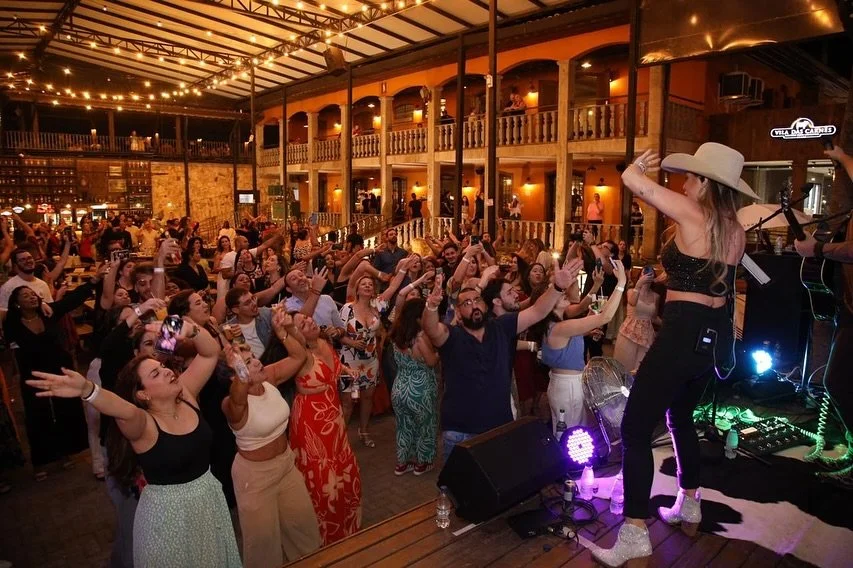 N&atilde;o &eacute; s&oacute; um evento.
&Eacute; m&uacute;sica, gente reunida, brindes, risadas e uma experi&ecirc;ncia completa.

&Eacute; assim que os eventos corporativos acontecem na Fazenda.
Se a sua empresa busca sair do &oacute;bvio e criar u