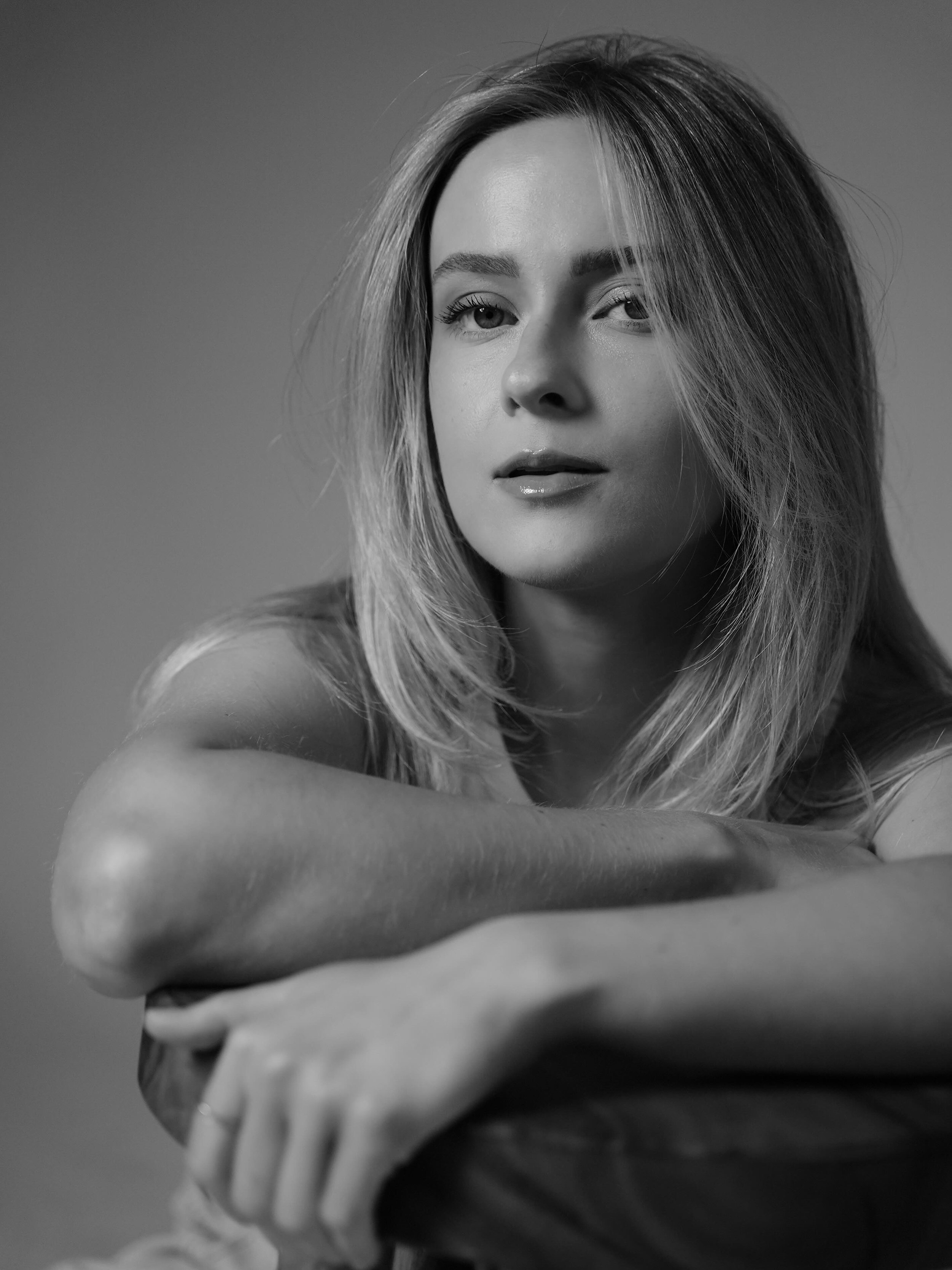 can&rsquo;t talk right now, very busy!!! 🖤

📸: @rileyashtonphotography

#laactress #studioshoot #editorial #losangelesmodel #actorlife