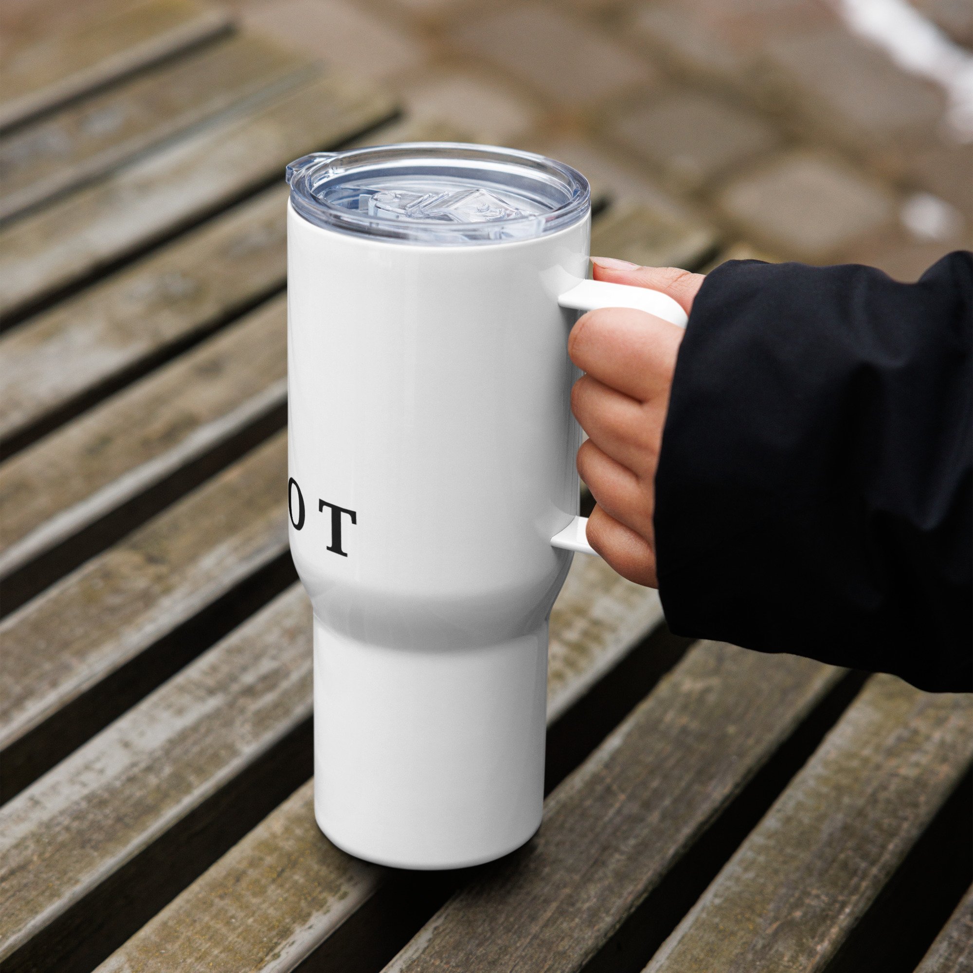 Travel mug with a handle