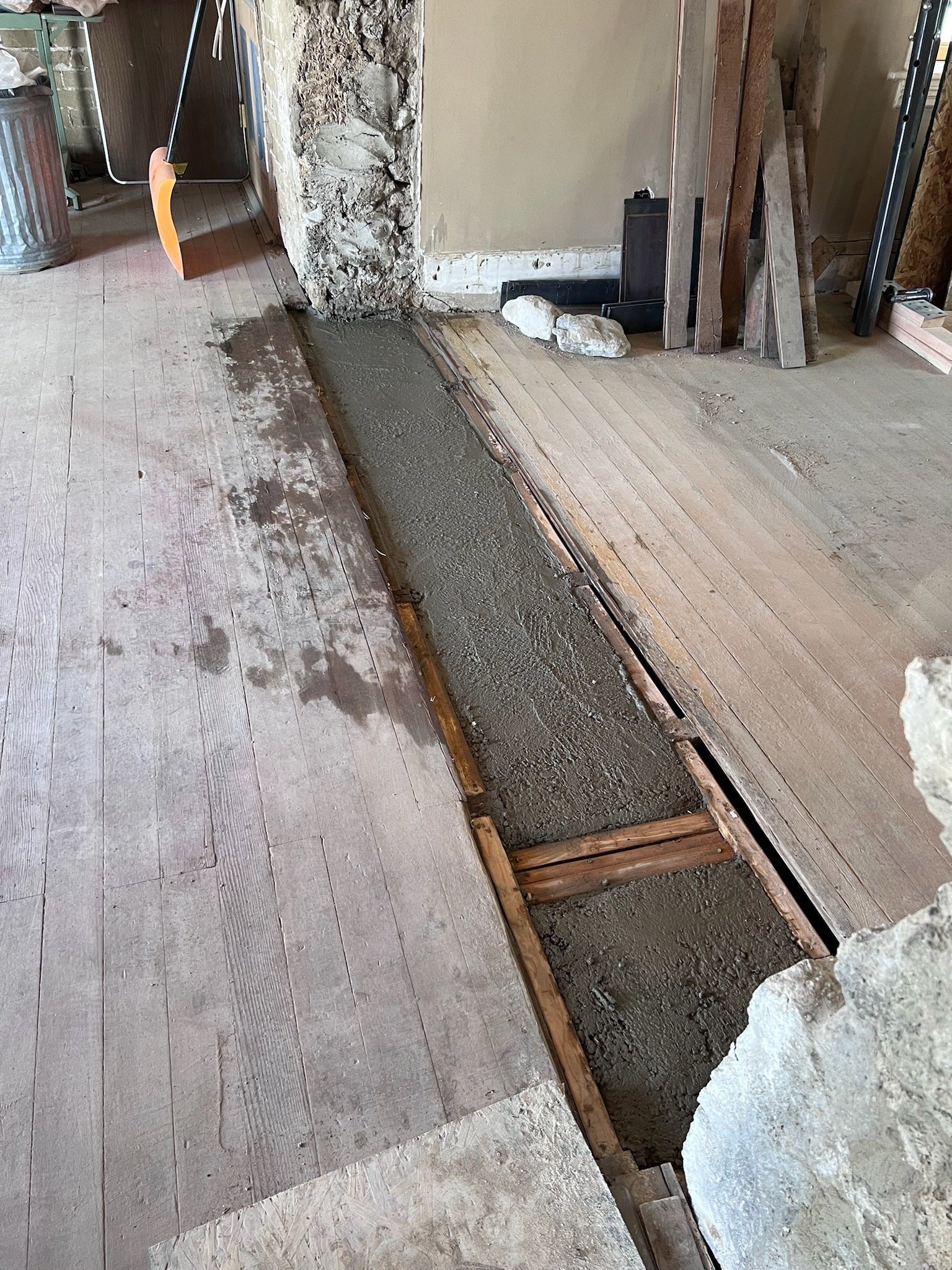 Kitchen concrete pour.jpeg