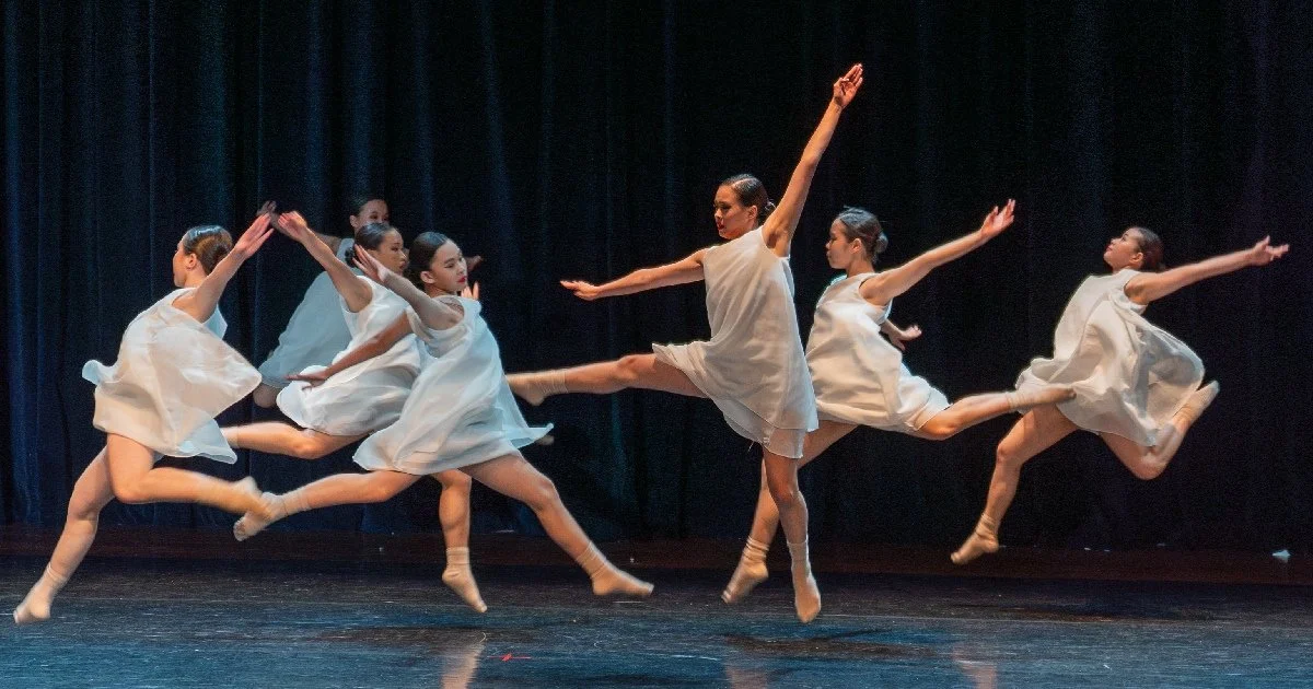 Contemporary Dance 101: The Essential Guide for New Beginners — Amy's ...