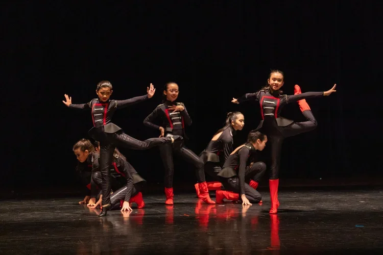 Kids contemporary dance classes Singapore at Amy Dance Arts Serangoon