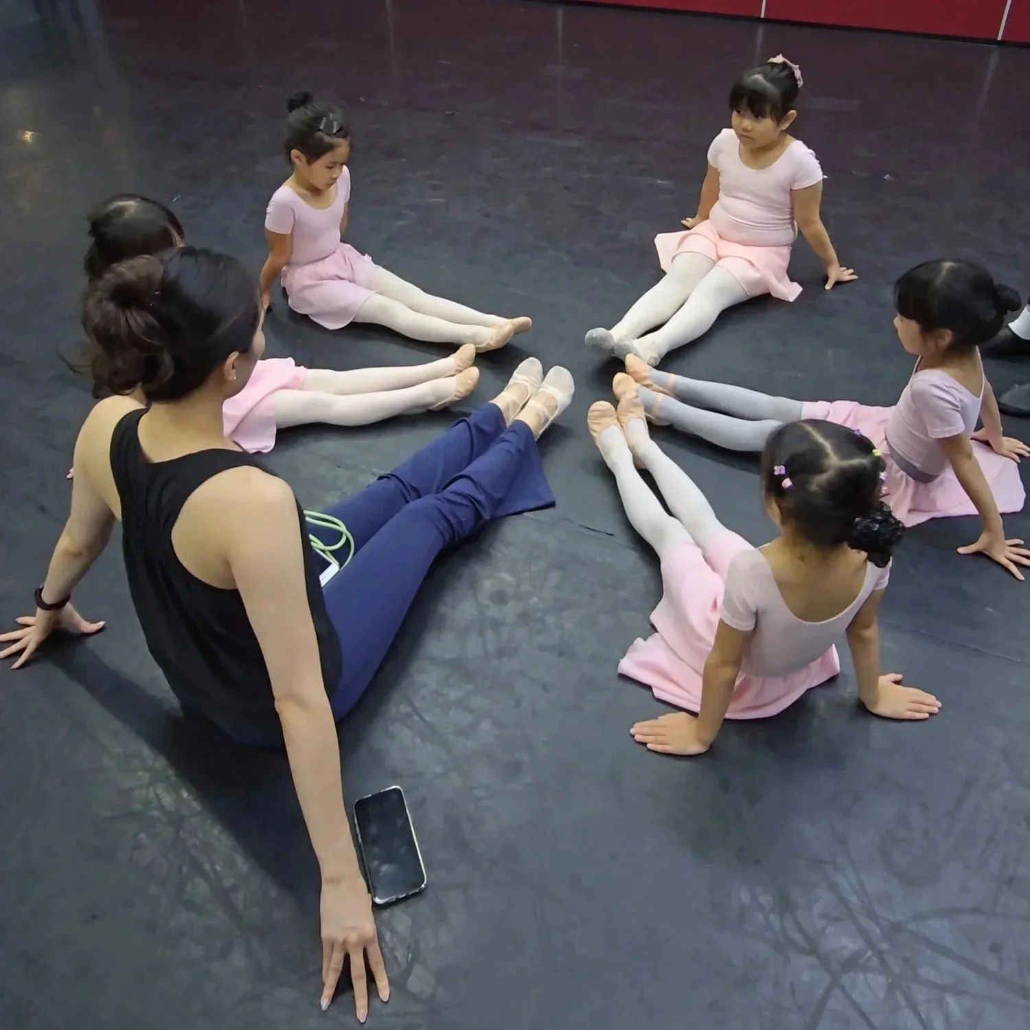 Ballet class for preschoolers Singapore with instructor at Amy Dance Arts Serangoon