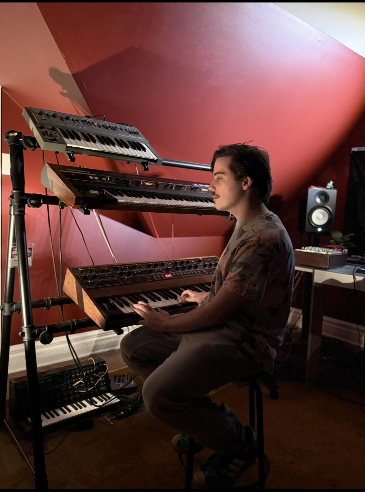 Roland with SpaceDrum 4.jpg