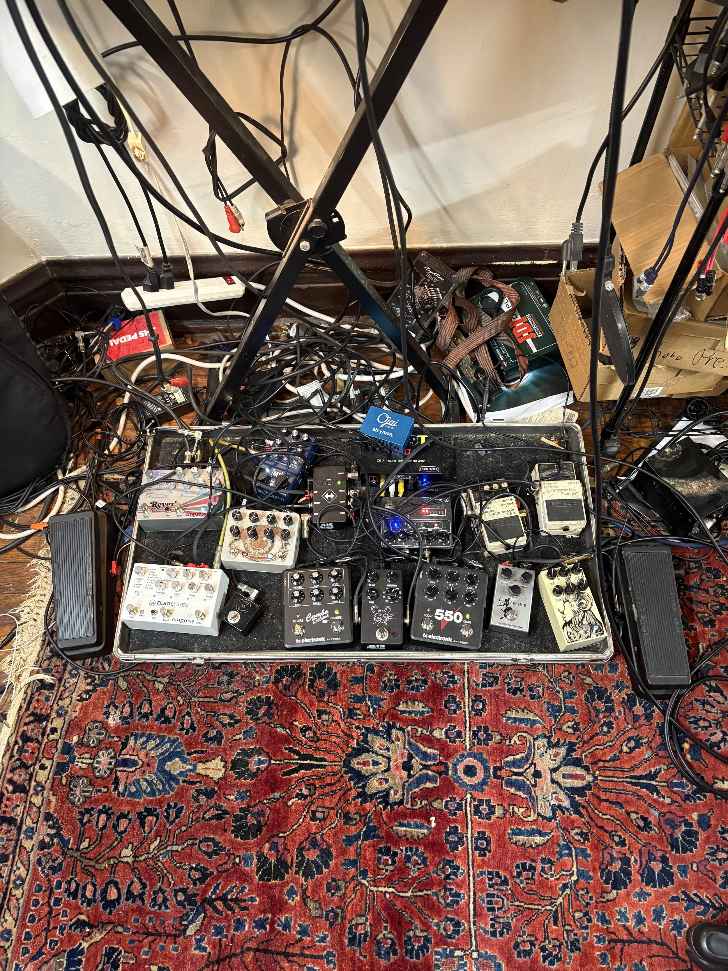 Daniels Pedal Board.jpg