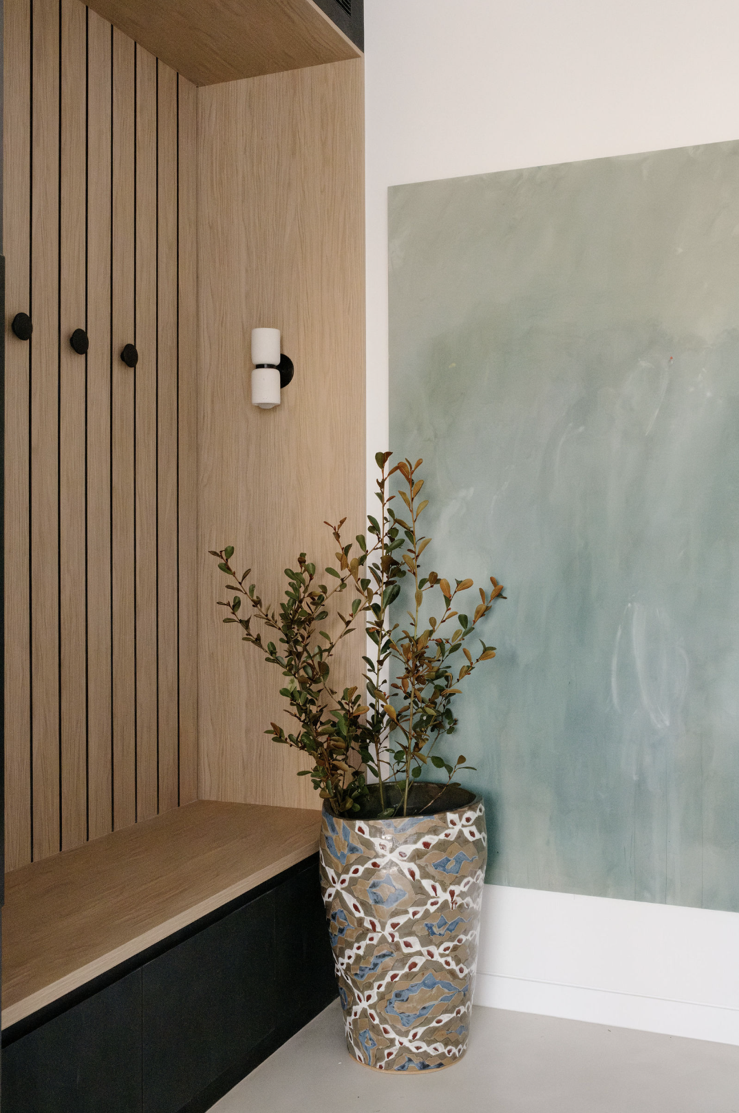 Freshwater-Northern+beaches-Sydney-Interior+Design-luxury+studio+belle-luxury+homes-Main+Entry2.png