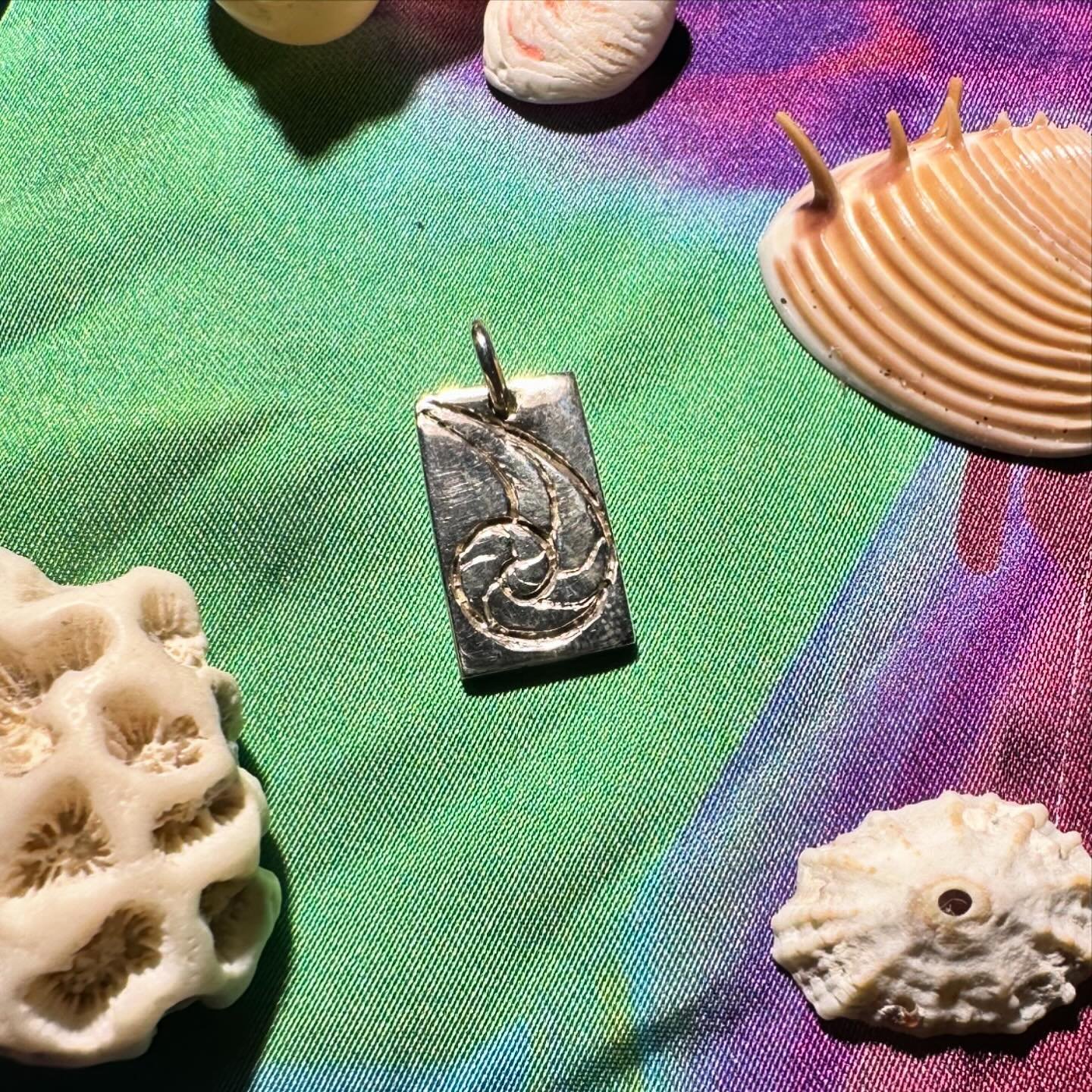 Medallita de caracol 🐌 secuencia de Fibonacci 🌀 medalla en plata .925 ⚔️✨ pieza &uacute;nica disponible por DM 💌 y en nuestra tienda en l&iacute;nea 💻