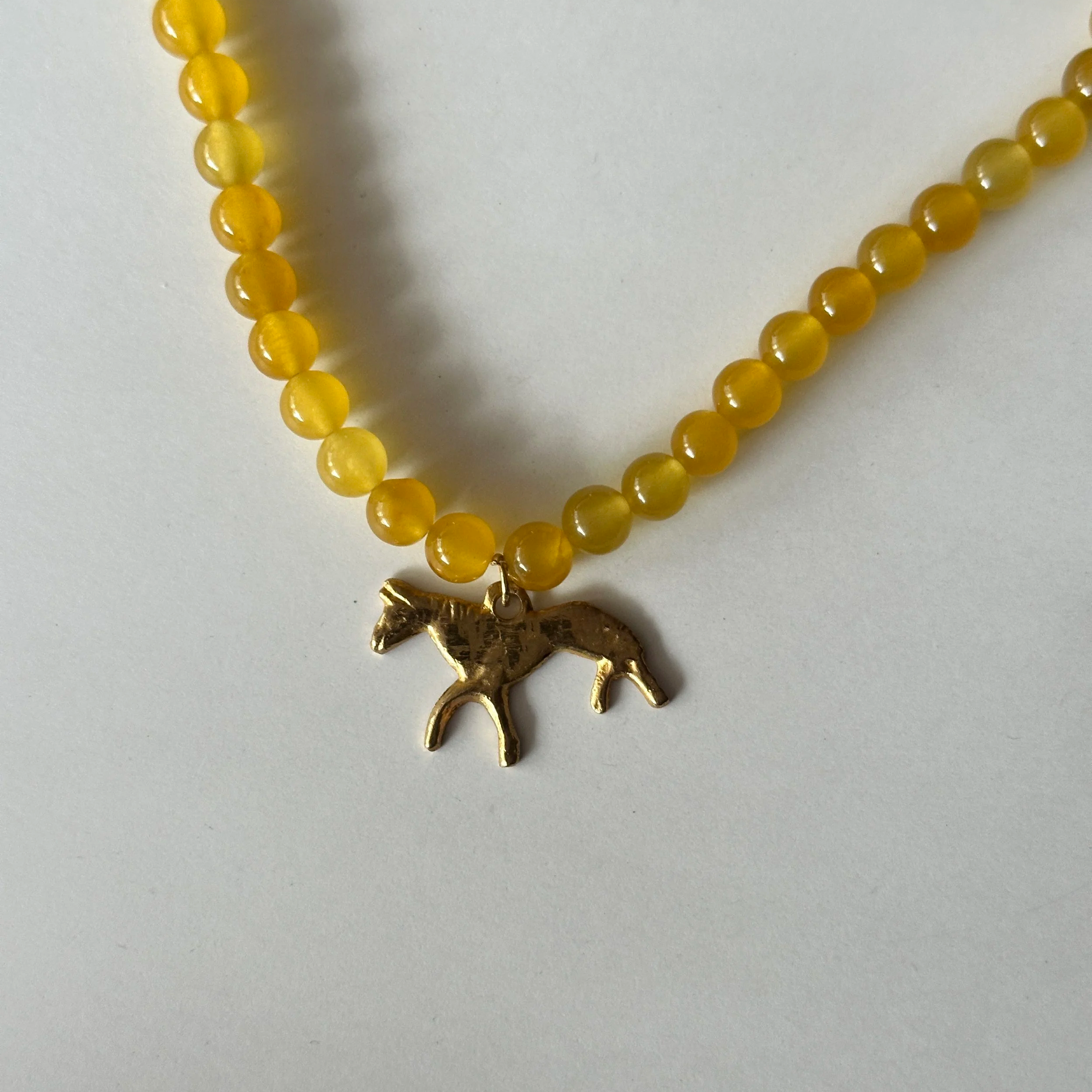Collar piedra y milagro DORADO con Ágata Amarilla y Caballo (copia)