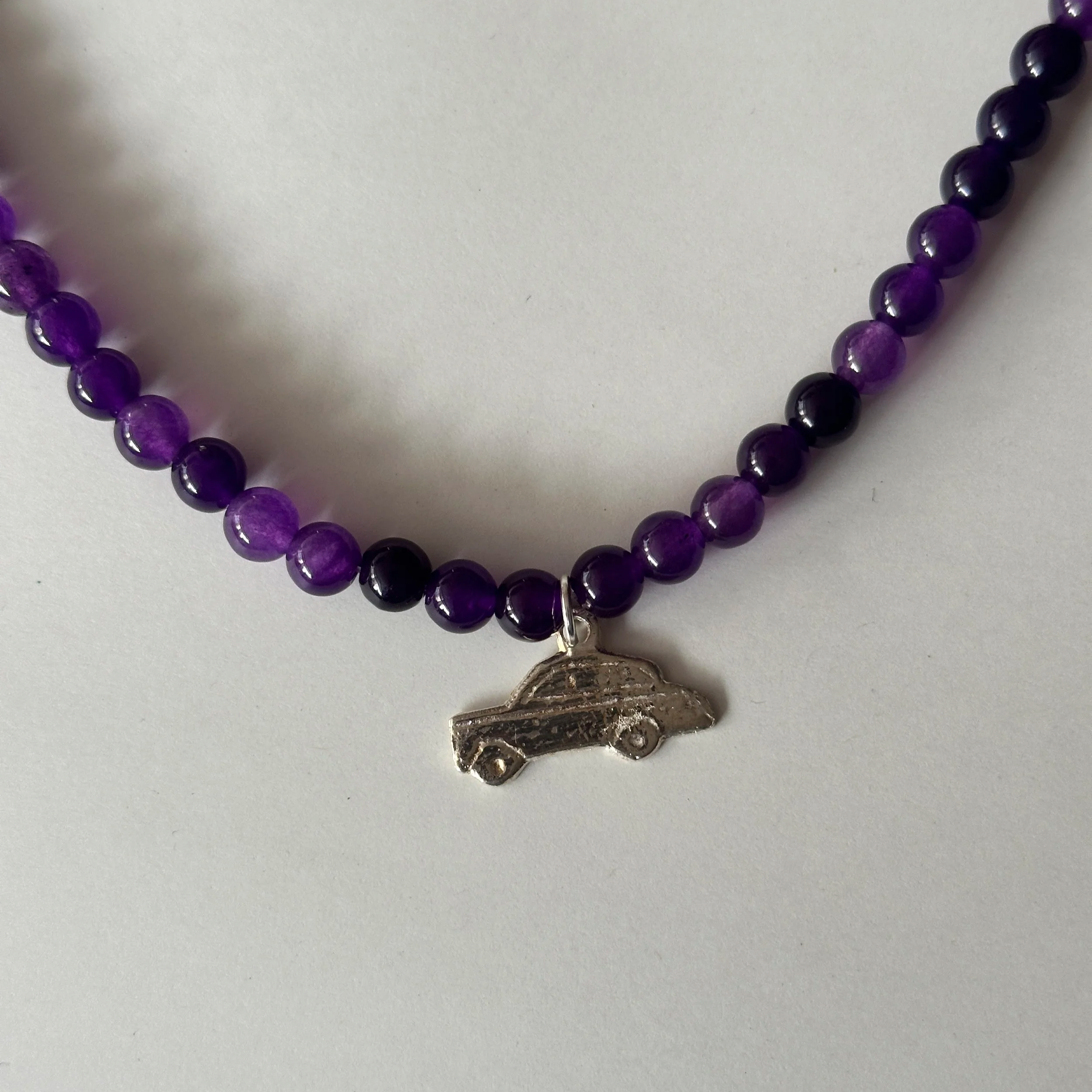Collar piedra y milagro PLATEADO con Ágata morada y Coche (copia)