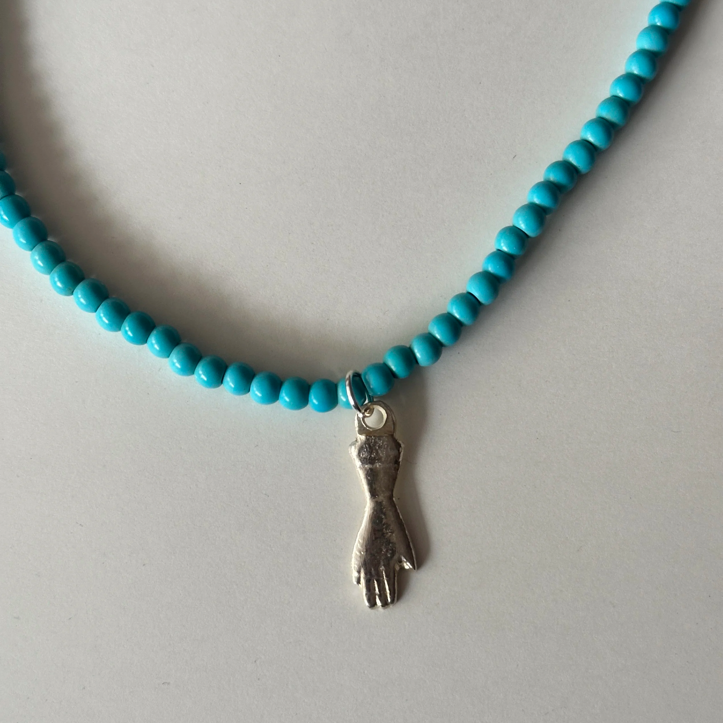 Collar piedra y milagro PLATEADO con Turquesa y Mano (copia)