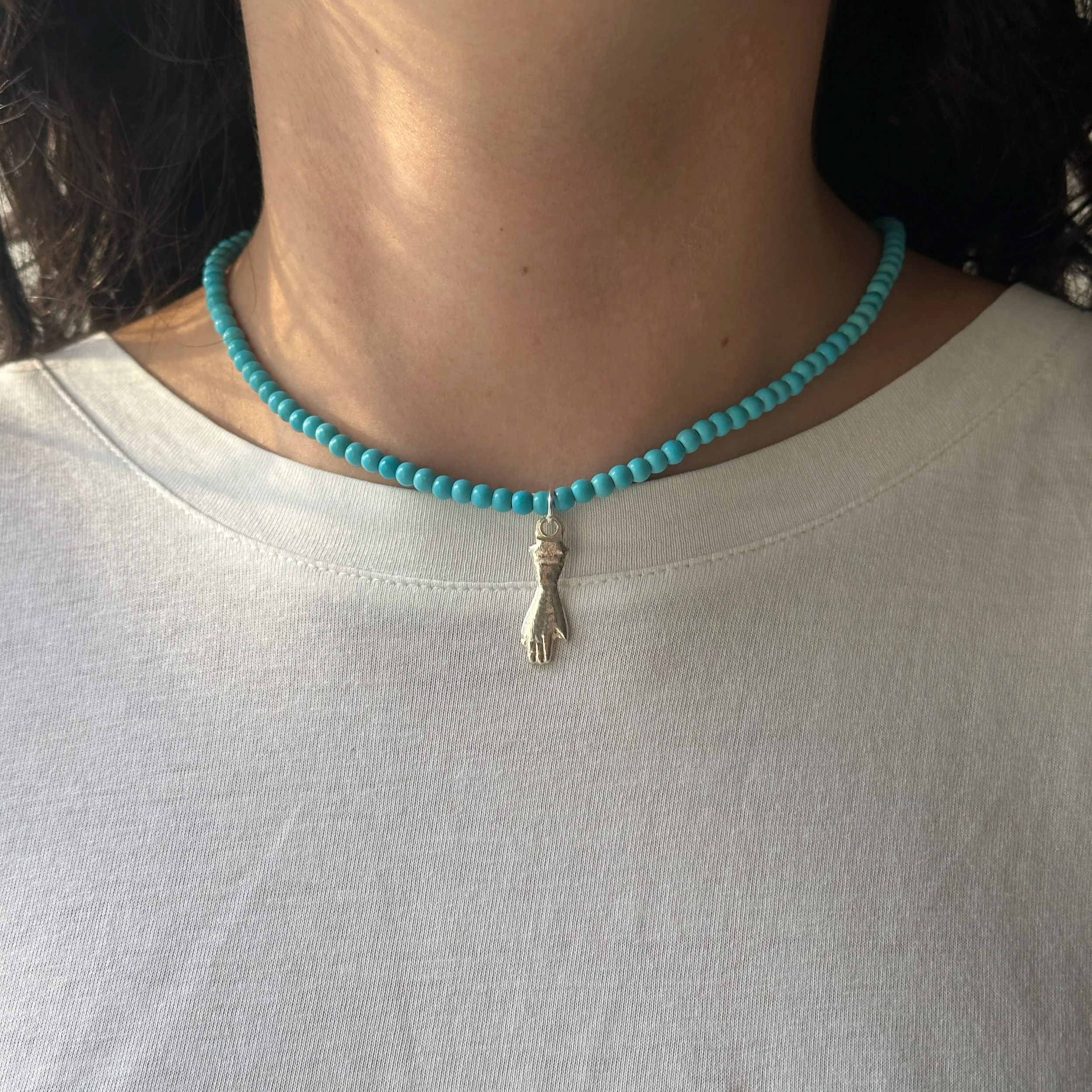 Collar piedra y milagro PLATEADO con Turquesa y Mano (copia)