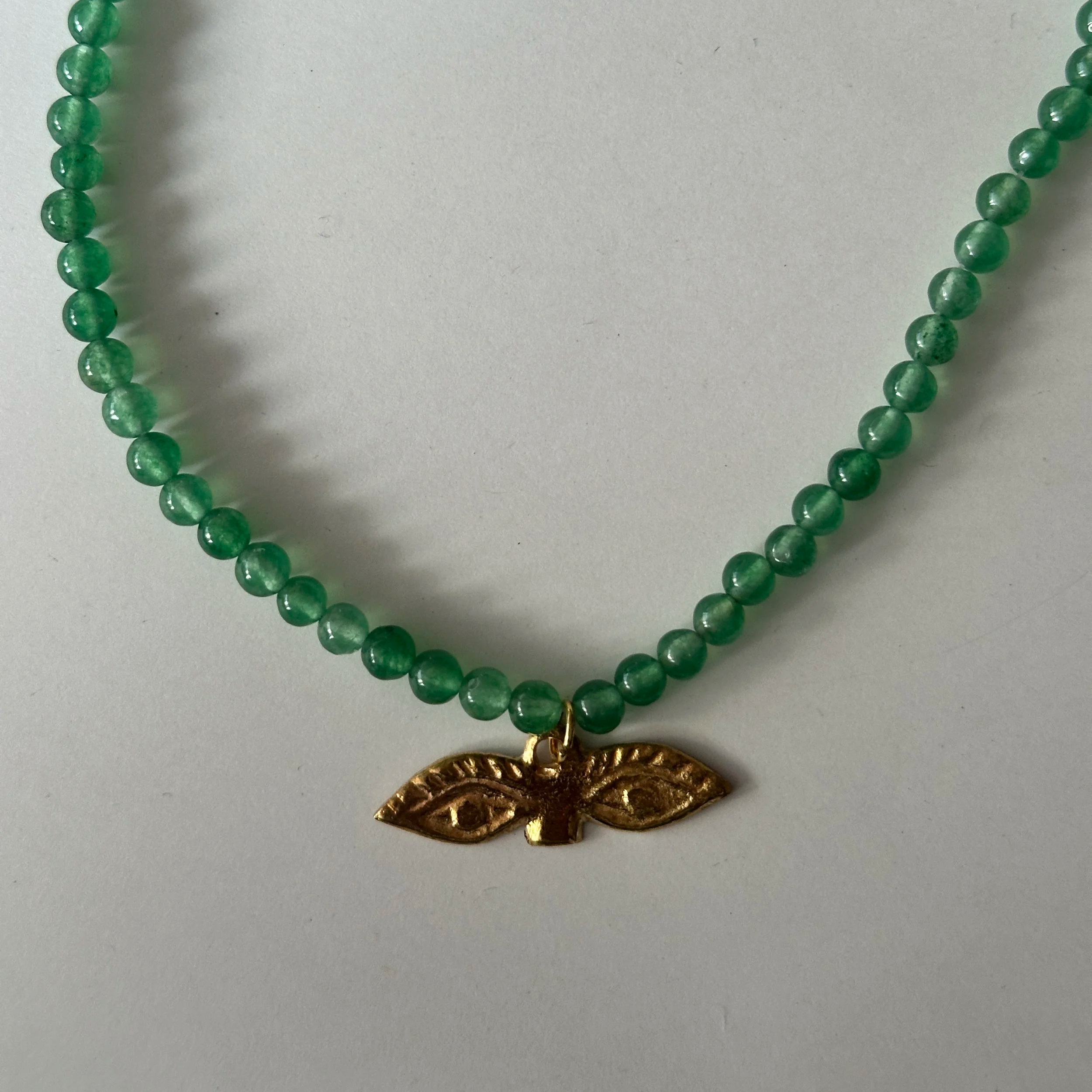 Collar piedra y milagro DORADO con Cuarzo verde y Par de ojos (copia)