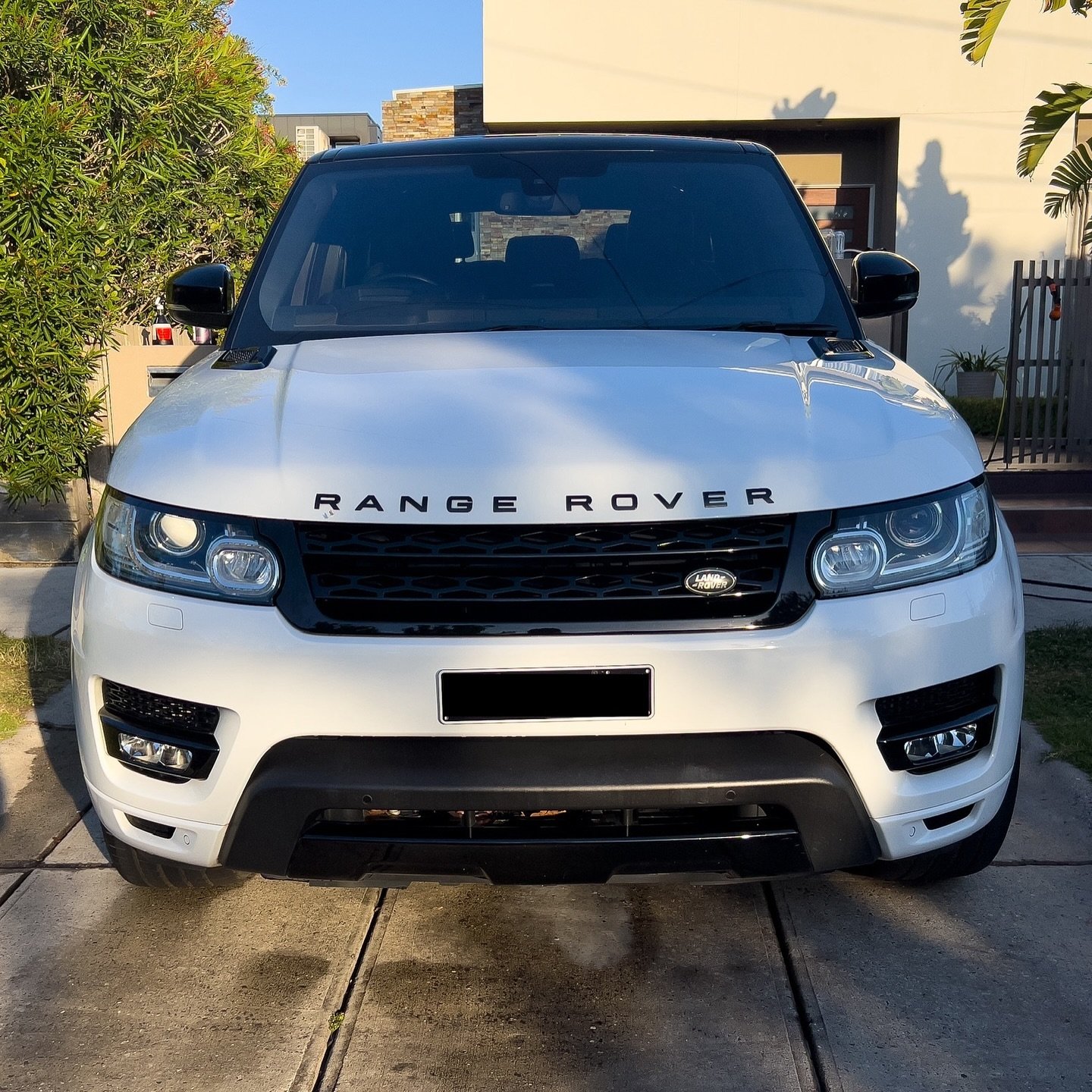 Hey guys and welcome to Ghost Detailing 👻
Today we detailed a Range Rover Sport🏎️
What was performed on our Premium Hand wash + Interior package 💎

- Scratch-free wash (2 bucket method)
- Cleaning door frames and entry mouldings
- Cleaning rims, t
