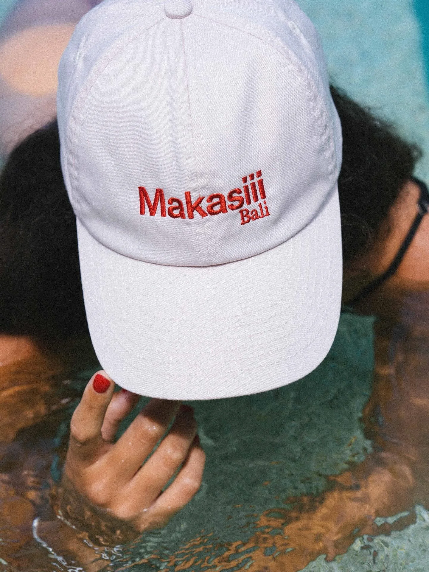 The cap that says thank you, Balinese style.
Makasiii is more than just a word, it&rsquo;s a nod to Balinese kindness and those legendary smiles that make every day feel lighter.
We took Terima Kasih (thank you in Indonesian), added three &ldquo;i&rd