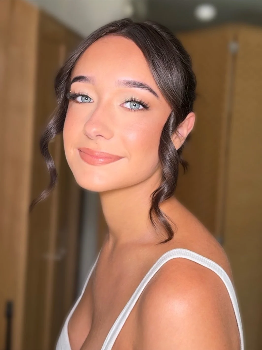 Bronzy look, gold shimmer, and luminous skin; the perfect combination for a soft glam Year 12 formal.
I loved creating this glowy, flattering look for beautiful Emma.

Key products used:
@narsissist Light Reflecting Foundation in Patagonia
@toofaced 