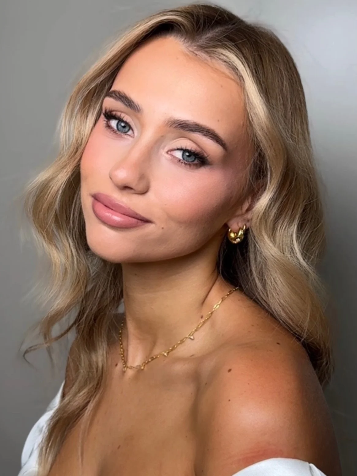 The perfect pinky bridal soft glam 💖

Blush
@nudestix Nudies Matte Blush &ndash; Pink Ice
@rarebeauty Soft Pinch Liquid Blush &ndash; Hope + Happy
@hourglasscosmetics Ambient Lighting Blush &ndash; Mood Exposure

Lips
@makeupforever Artist Color Pen