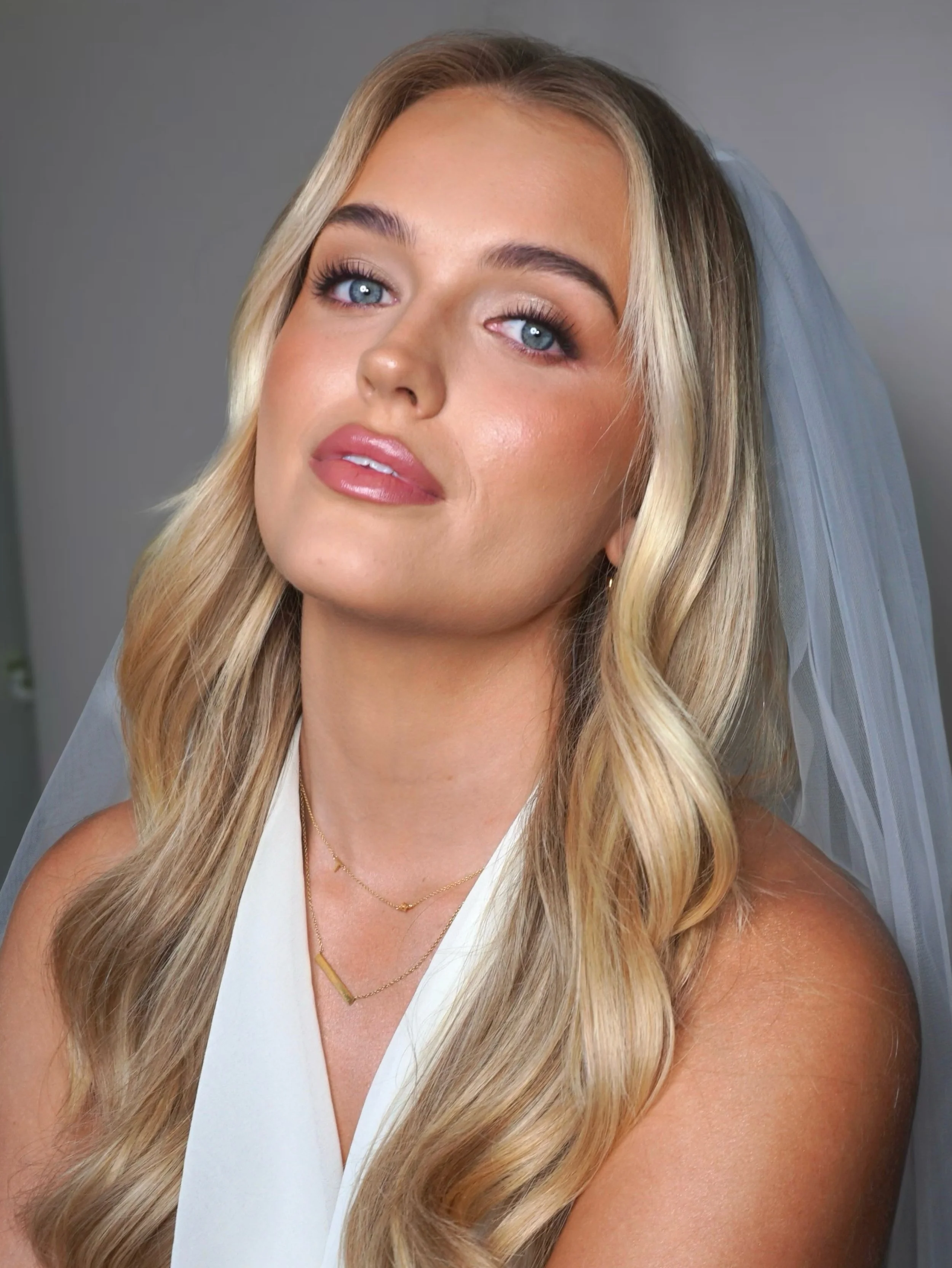 My proposal for my signature bridal makeup look for 2027 💁🏻&zwj;♀️🤍 created on stunning @tara.smith26 

Defined eyes with a touch of subtle shimmer, and elongated fishtail individual lashes, my fav 🤭

Enough bronzer and sculpting to give dimensio