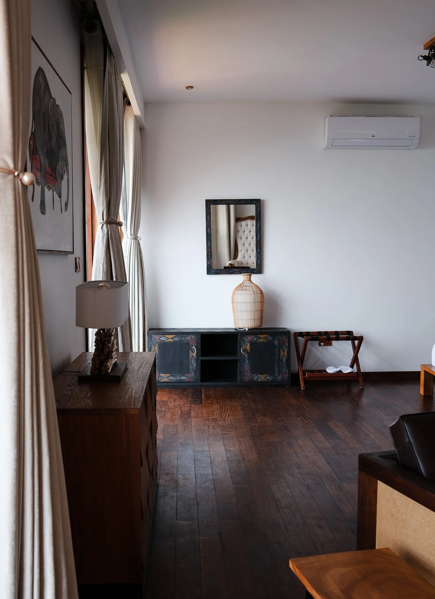 ✨ Spacious, elegant, and perfect for a small family. 
Our large bungalow comfortably welcomes 2 adults and 2 little ones, all with stunning views of Lake Kivu.

 #umurobyilodge #lakekivu #eastafrica #luxuryhotel #visitrwanda #slowtravel #boutiquehote