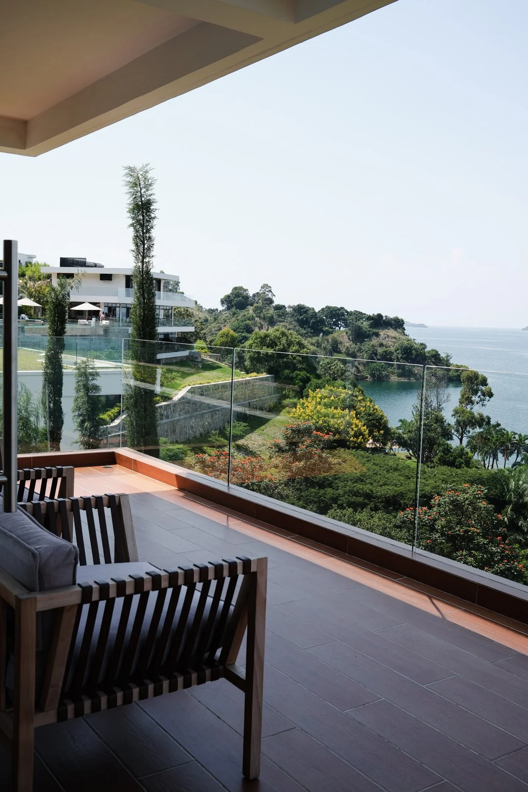 Wake up to this.
Every room at Umurobyi Lodge opens to breathtaking lake views, serenity guaranteed. 🌿🌊

 #boutiquehotel #slowtravel #visitrwanda #volcanoesnationalpark #luxuryhotel #eastafrica #lakekivu #nyungwe #umurobyilodge