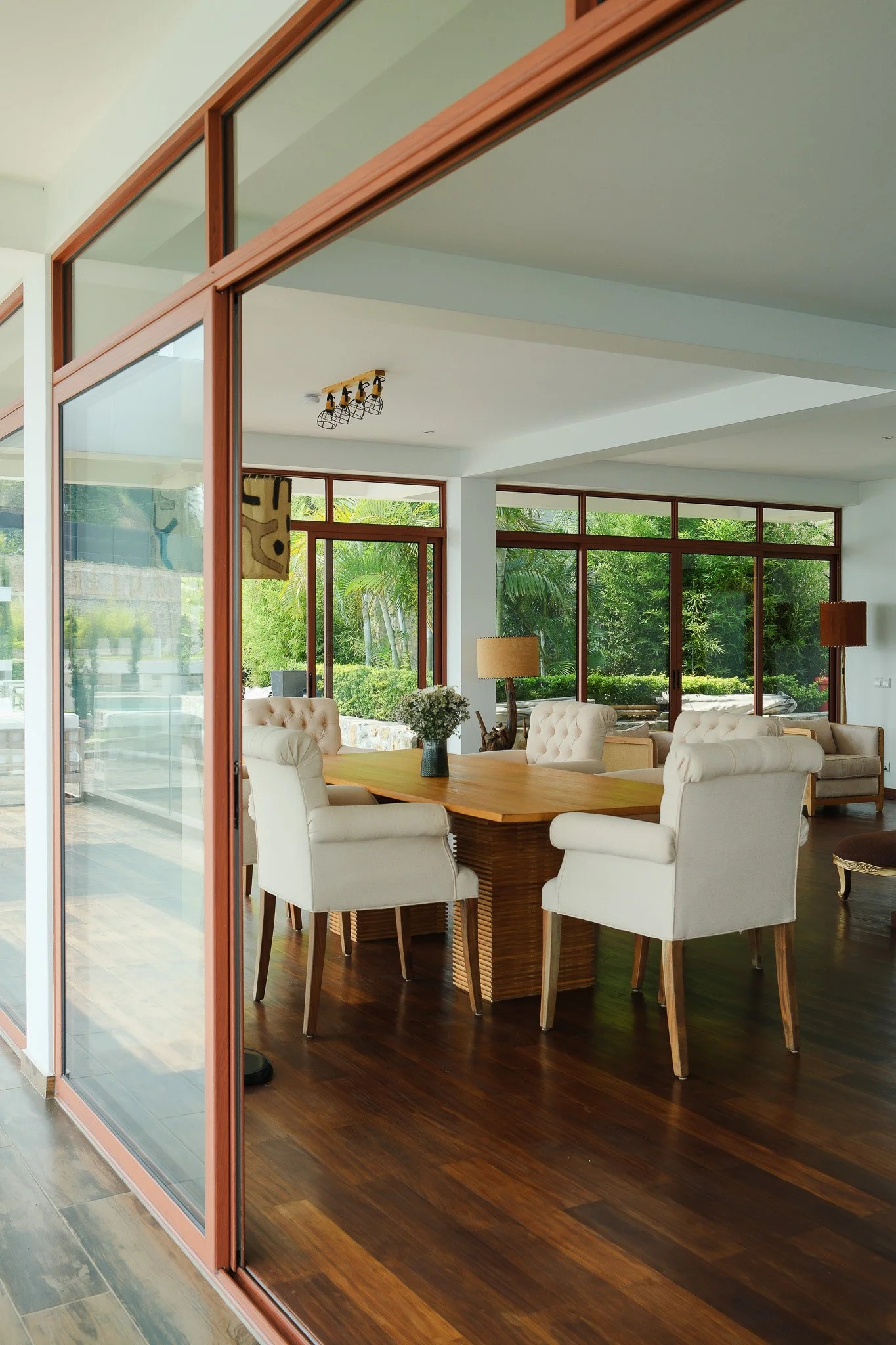 Dinner in our pretty restaurant hits all the senses: delicious food, warm ambiance, and calming lake views. Your table awaits. 🍽✨

 #boutiquehotel #slowtravel #visitrwanda #volcanoesnationalpark #luxuryhotel #eastafrica #lakekivu #nyungwe #umurobyil