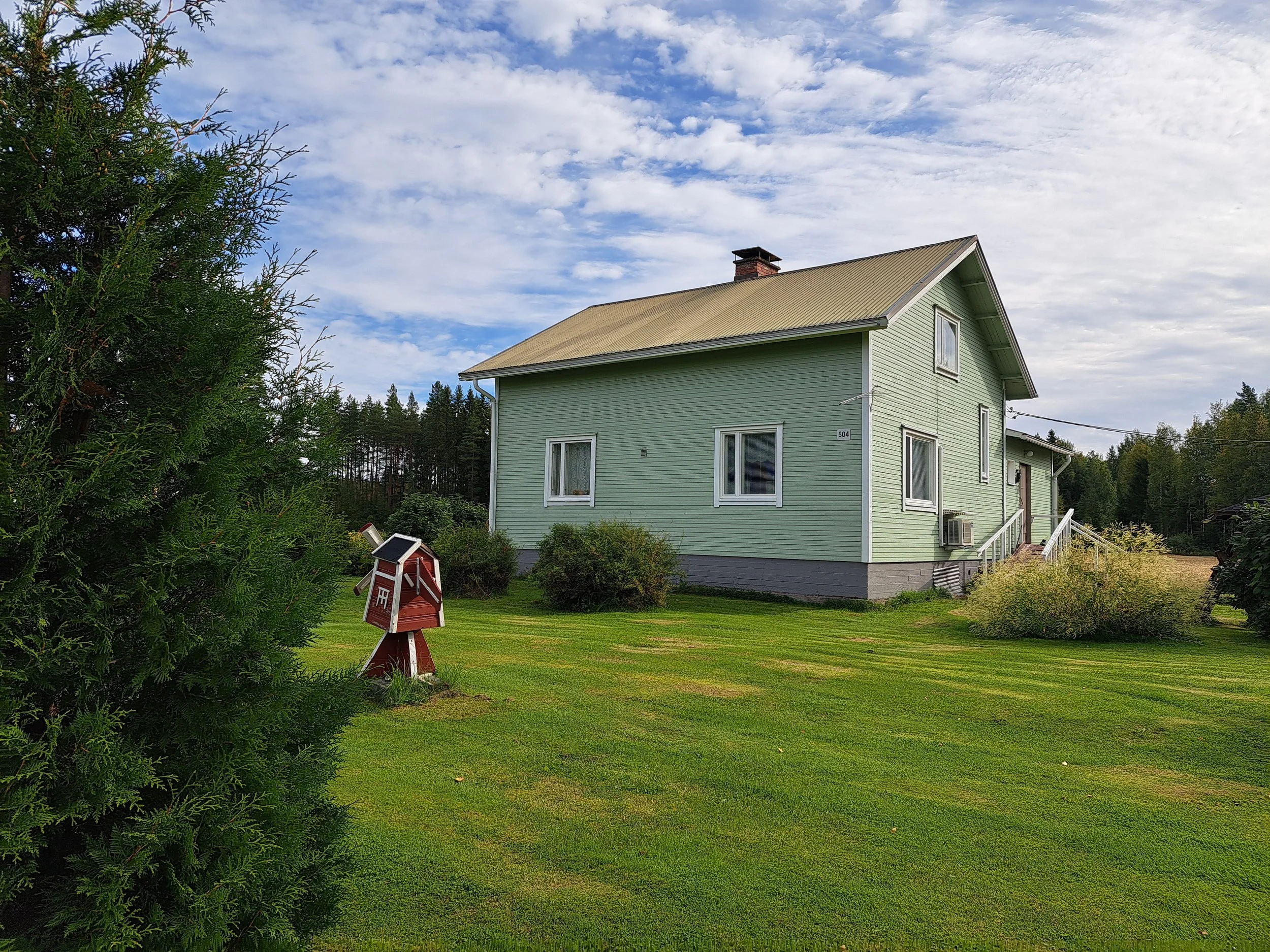 Myydään: n. 120 m² omakotitalo / tupakeittiö, 4 h + s + suihku + wc/ 40 000€