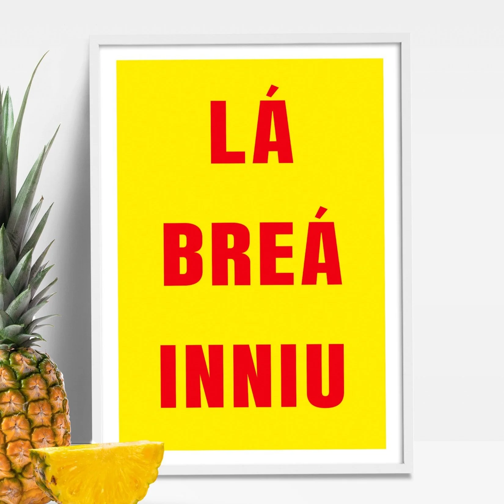 La%CC%81+Brea%CC%81+Inniu+Mockup.jpg